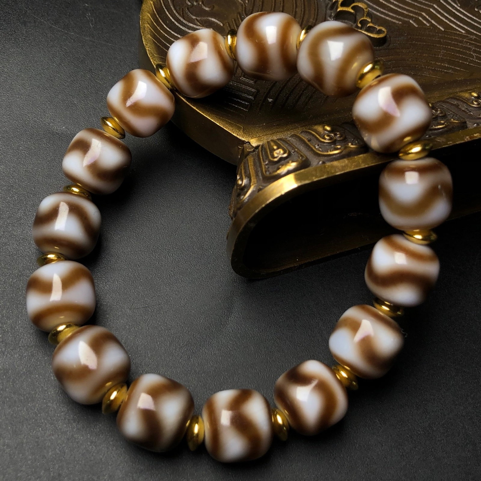 An Exquisite Dzi Bead Bracelets - 4