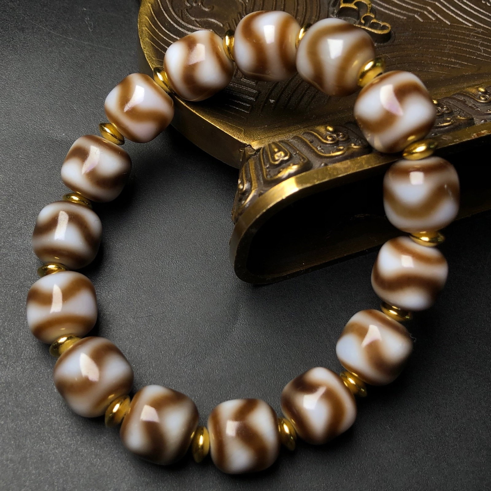 An Exquisite Dzi Bead Bracelets - 6