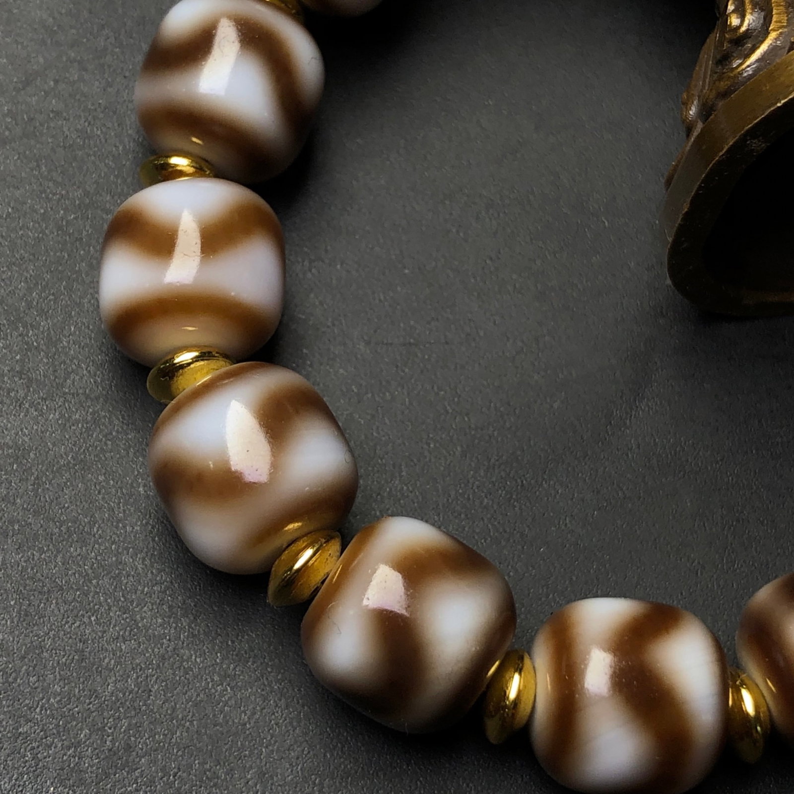 An Exquisite Dzi Bead Bracelets - 7