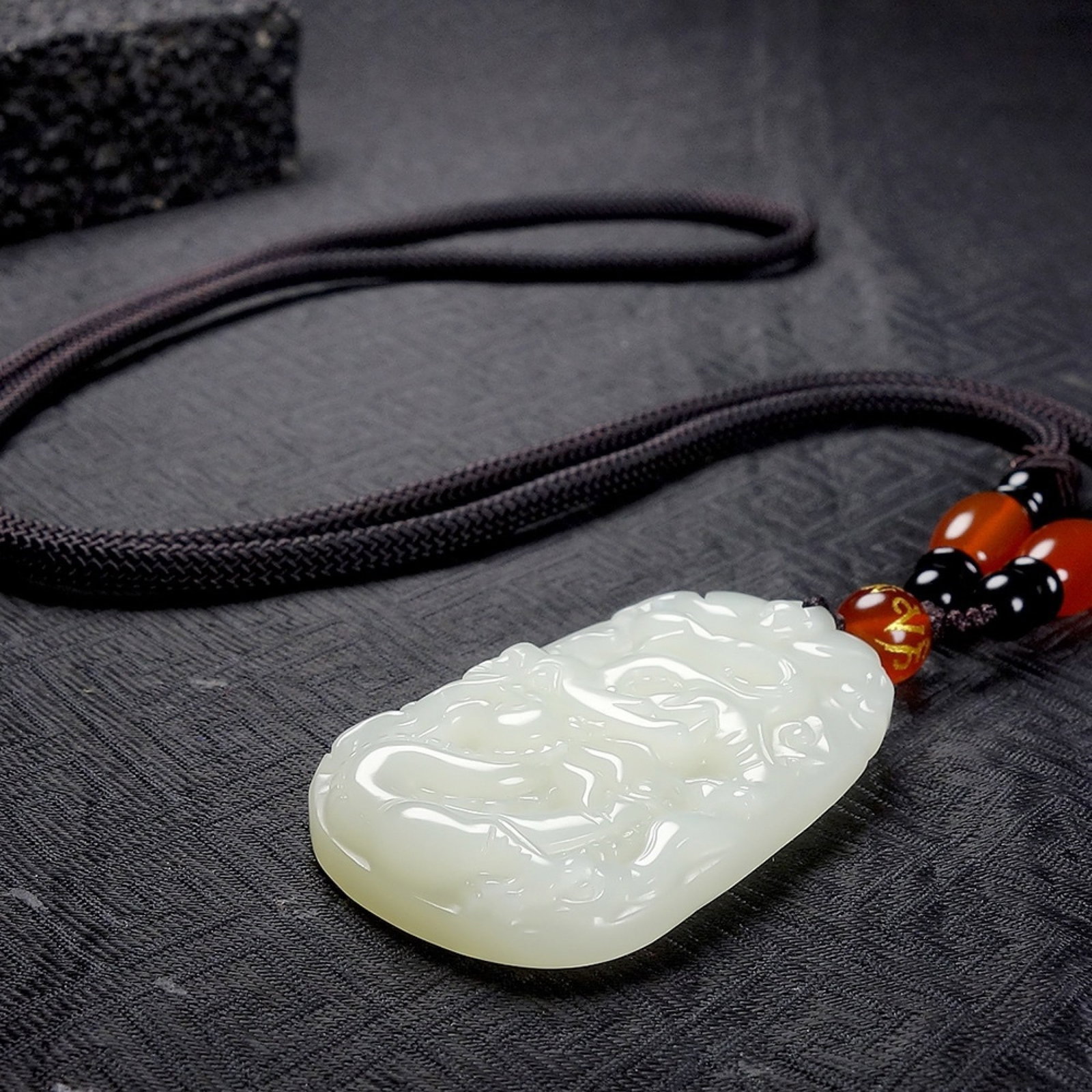 An Exquisite White Jade Dragon Pattern Pendant - 6