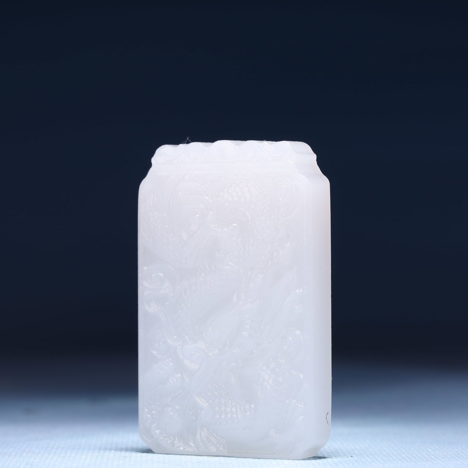 An Exquisite White Jade Dragon Pattern Pendant - 2