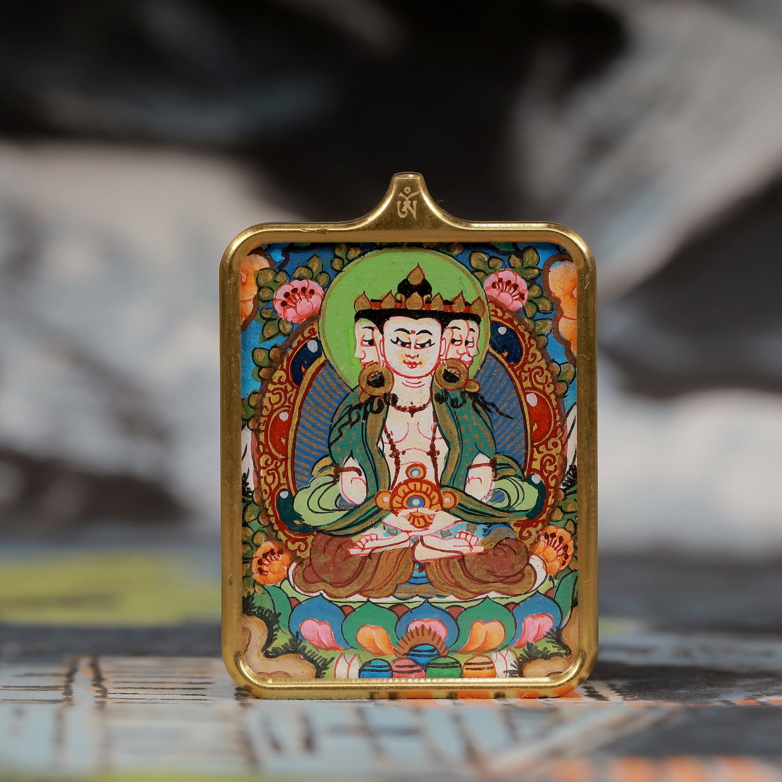 An Exquisite Painted Color Statue of Mah??vairocana Tangka: An Exquisite Painted Color Statue of Mahāvairocana Tangka,Size:2inx2.8in 彩绘大日如来像唐卡