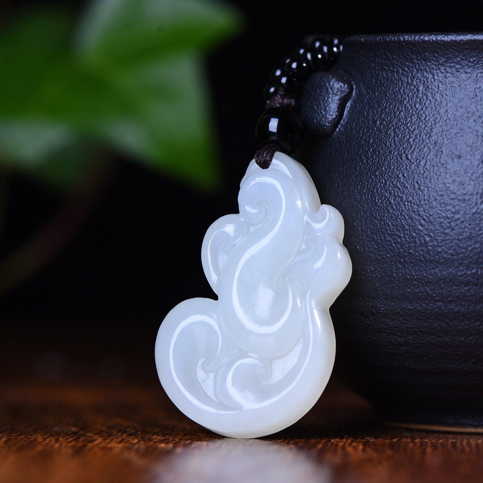An Exquisite White Jade Phoenix Pendant - 2