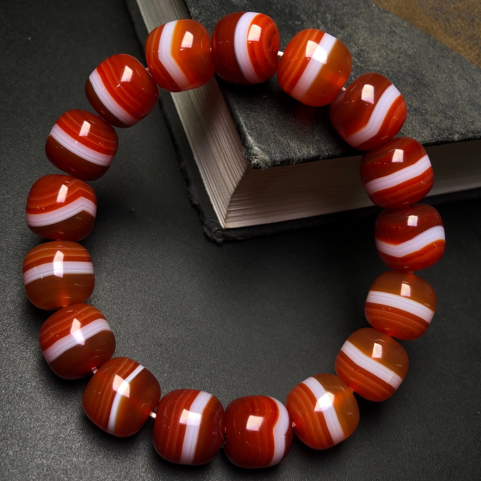 An Exquisite Agate Bracelets: An Exquisite Agate Bracelets,Size:13mm 玛瑙手串