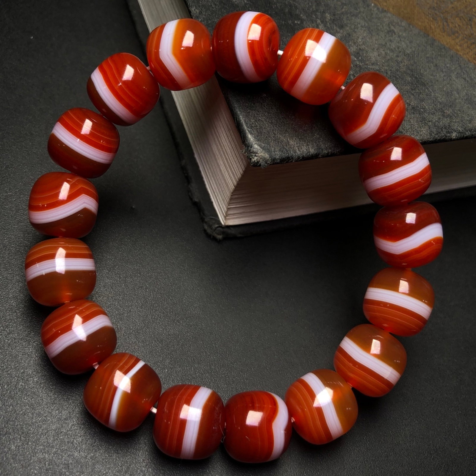 An Exquisite Agate Bracelets - 2