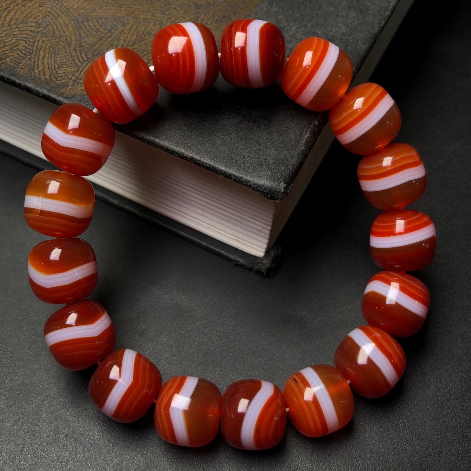 An Exquisite Agate Bracelets - 5