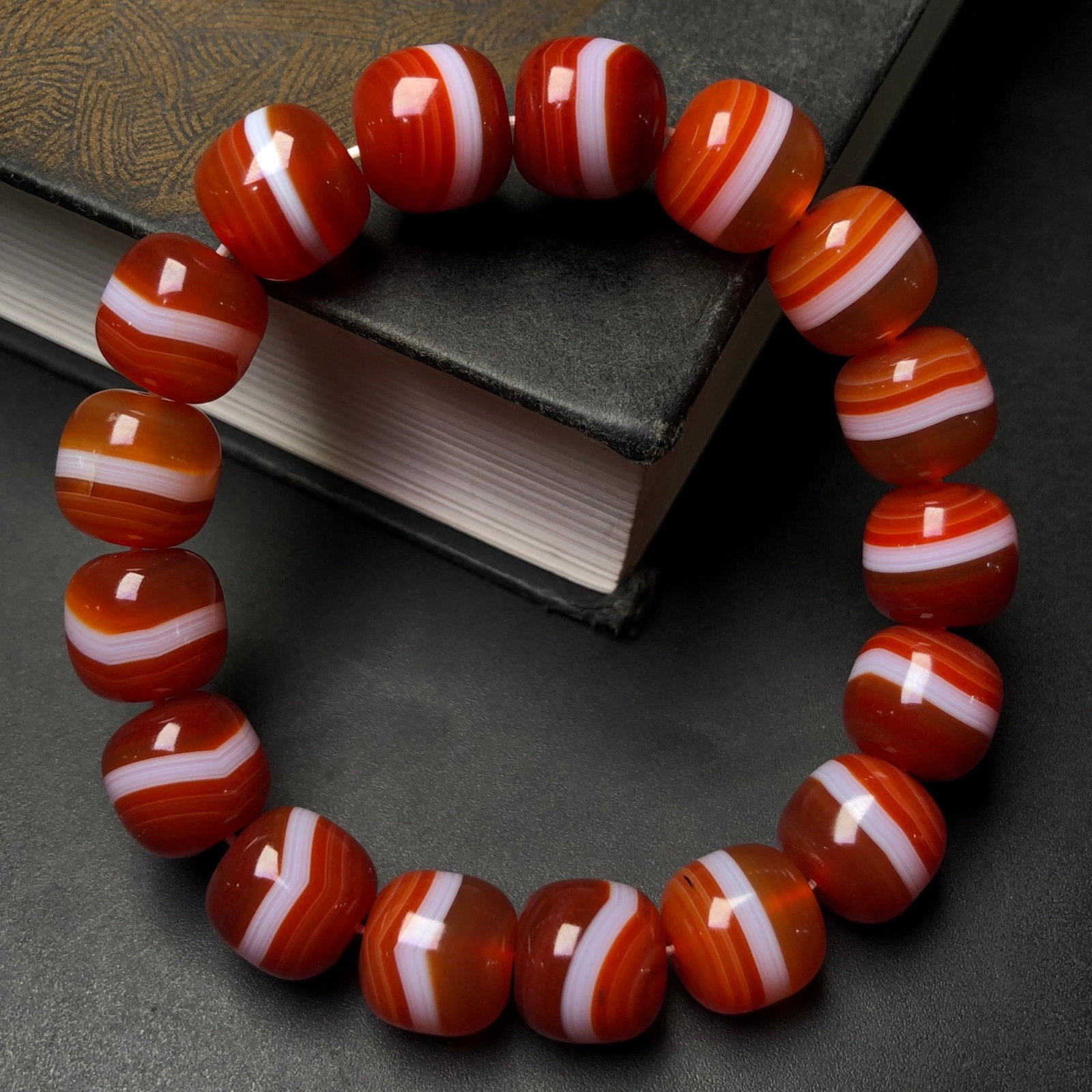 An Exquisite Agate Bracelets - 6
