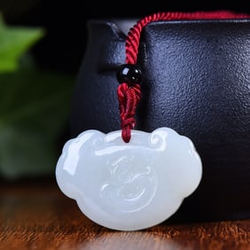 An Exquisite White Jade Dragon Pattern Lock-Shaped Pendant