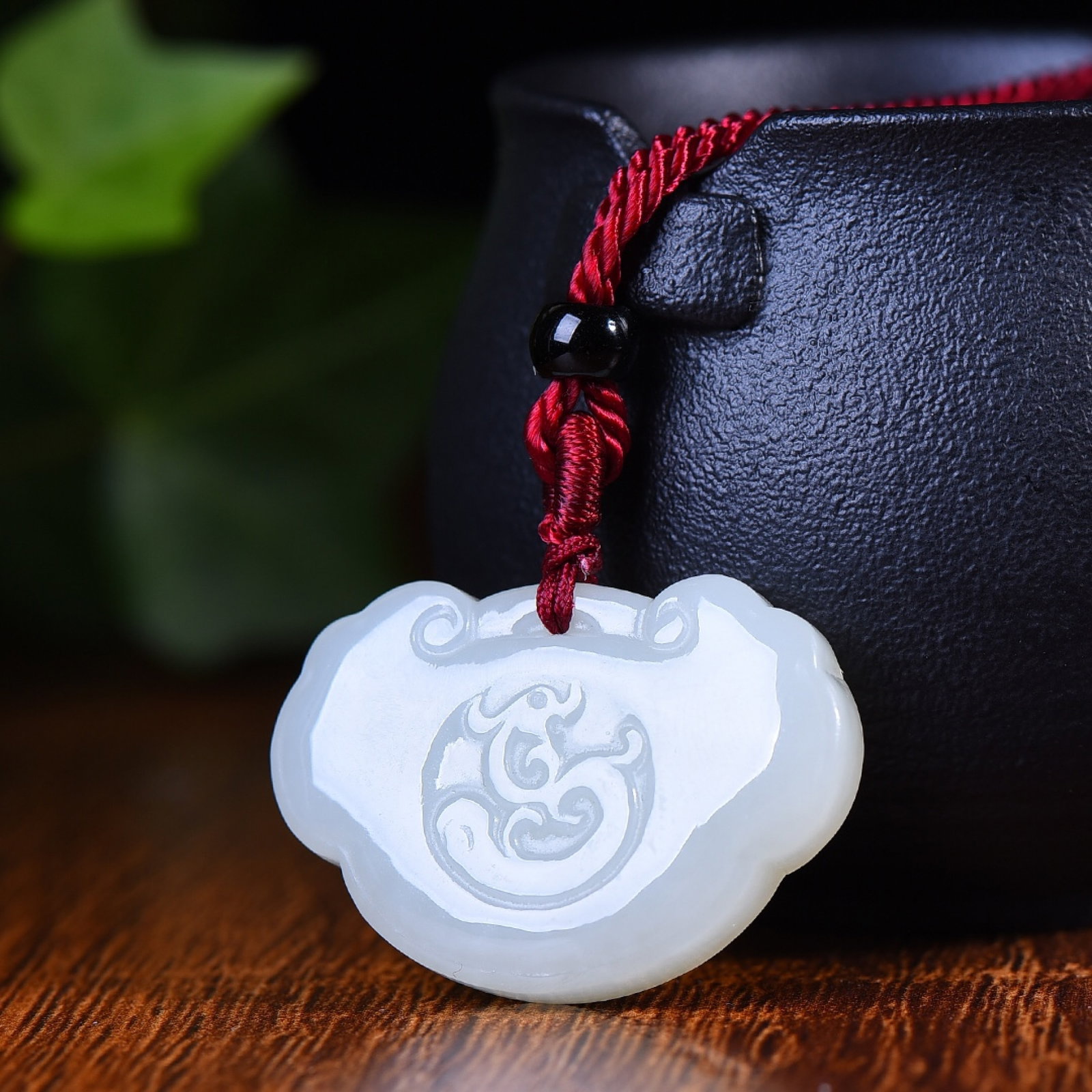 An Exquisite White Jade Dragon Pattern Lock-Shaped Pendant - 2