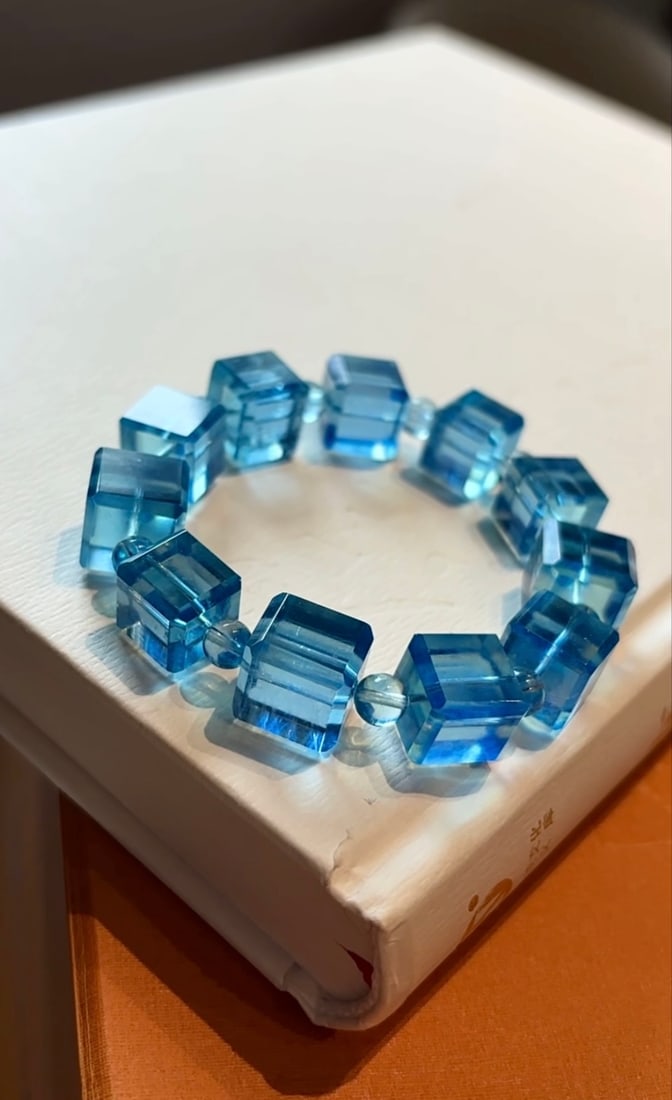 An Exquisite Aquamarine Bracelets: An Exquisite Aquamarine Bracelets,Size:11.5mm,Weight:45.2g 海蓝宝手串