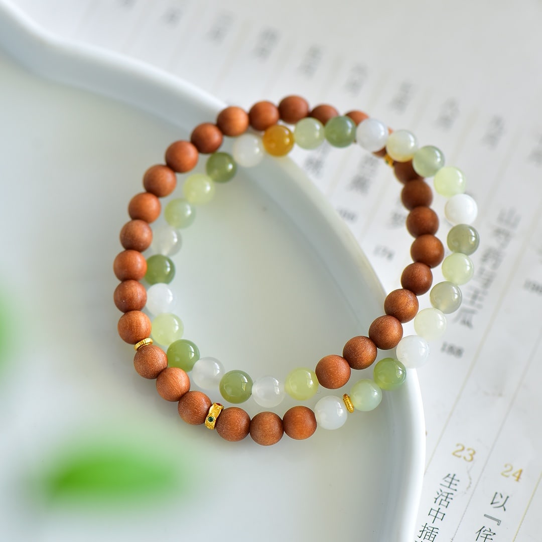 An Exquisite Greenish Jade Eaglewood Bracelets - 4