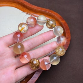 An Exquisite Crystal Bracelets