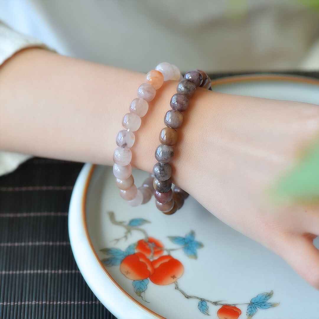 An Exquisite White Jade Bracelets: An Exquisite White Jade Bracelets,Size:8mmx9mm 白玉手串