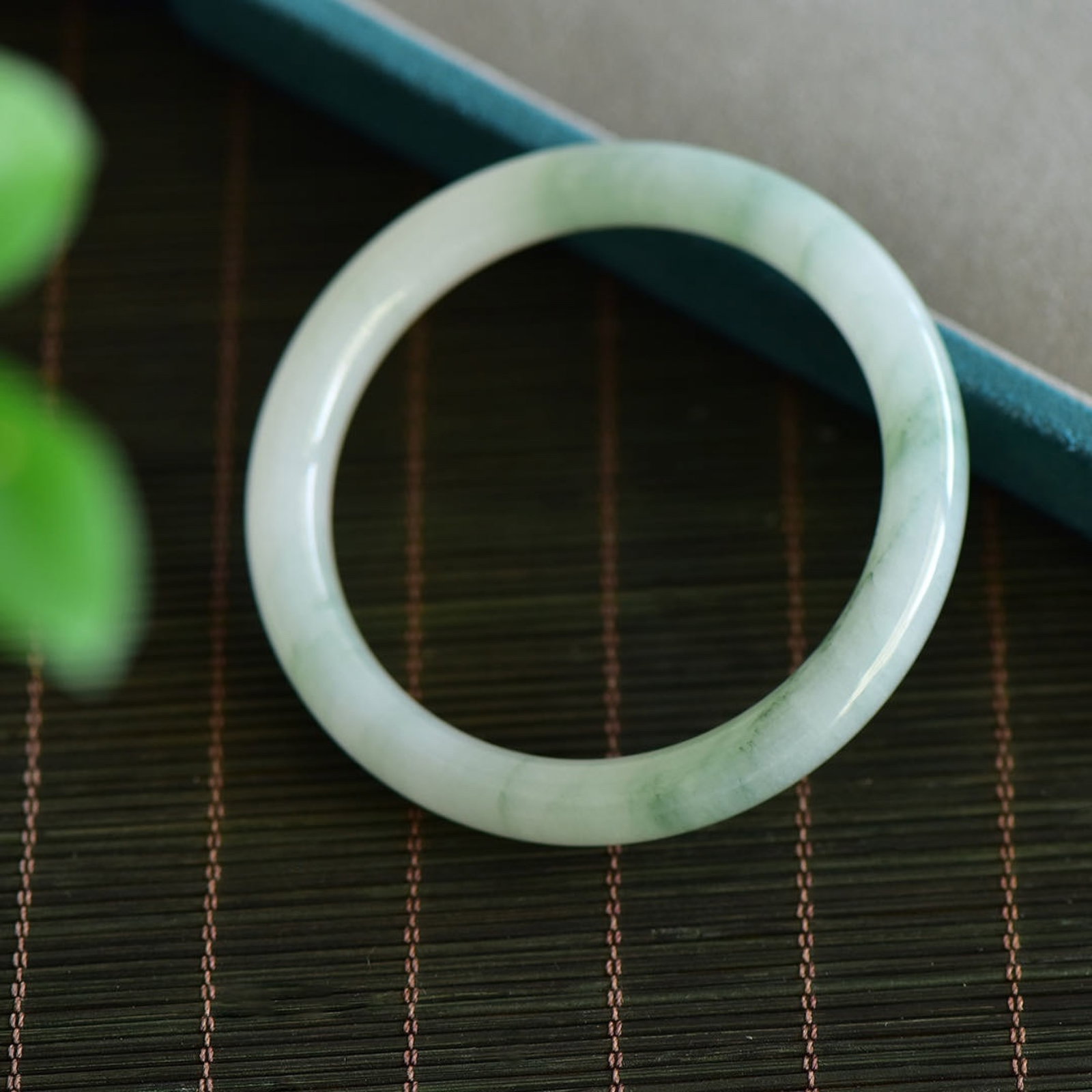 An Exquisite White Jade Bracelets: An Exquisite White Jade Bracelets,Size:52mm-62mm