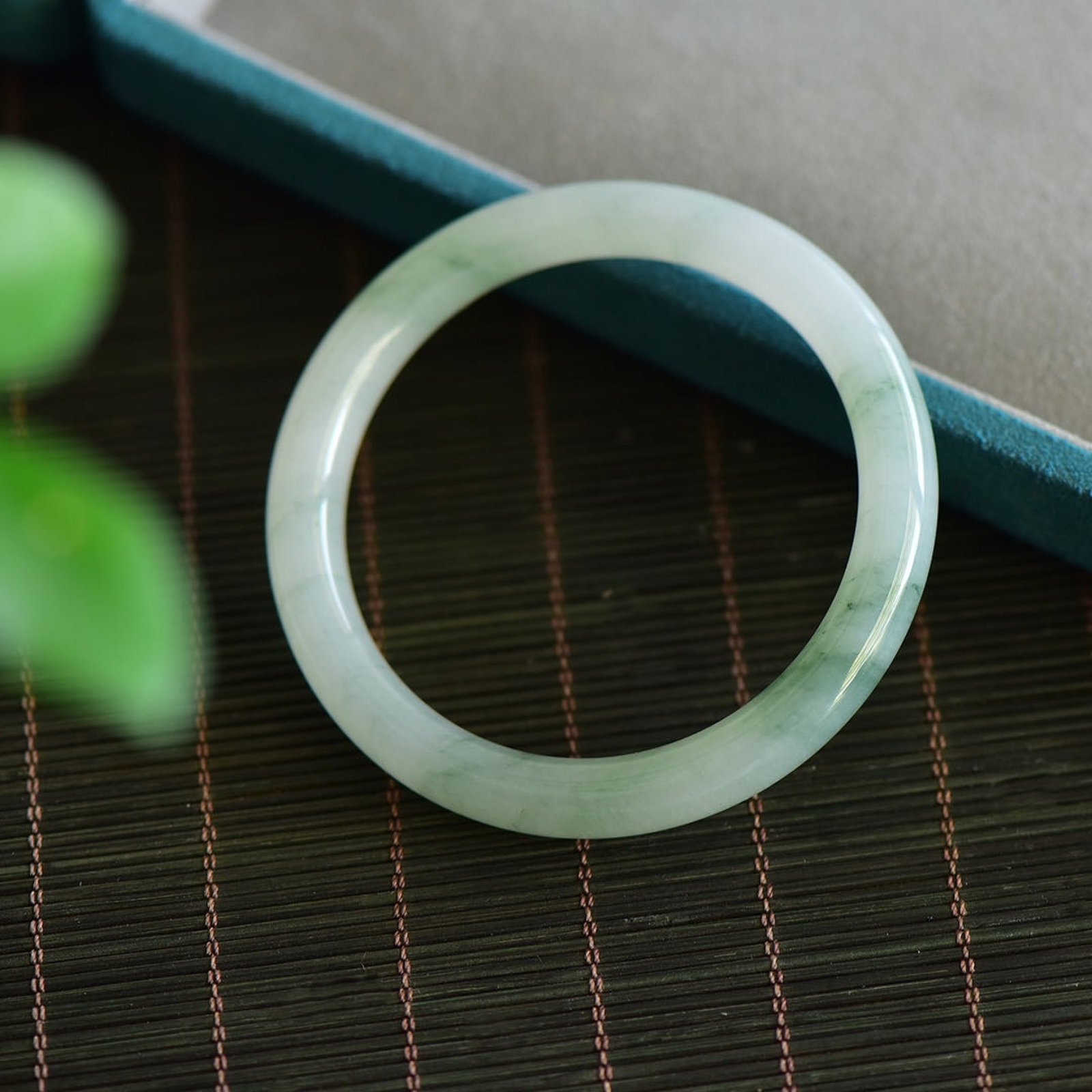 An Exquisite White Jade Bracelets - 2