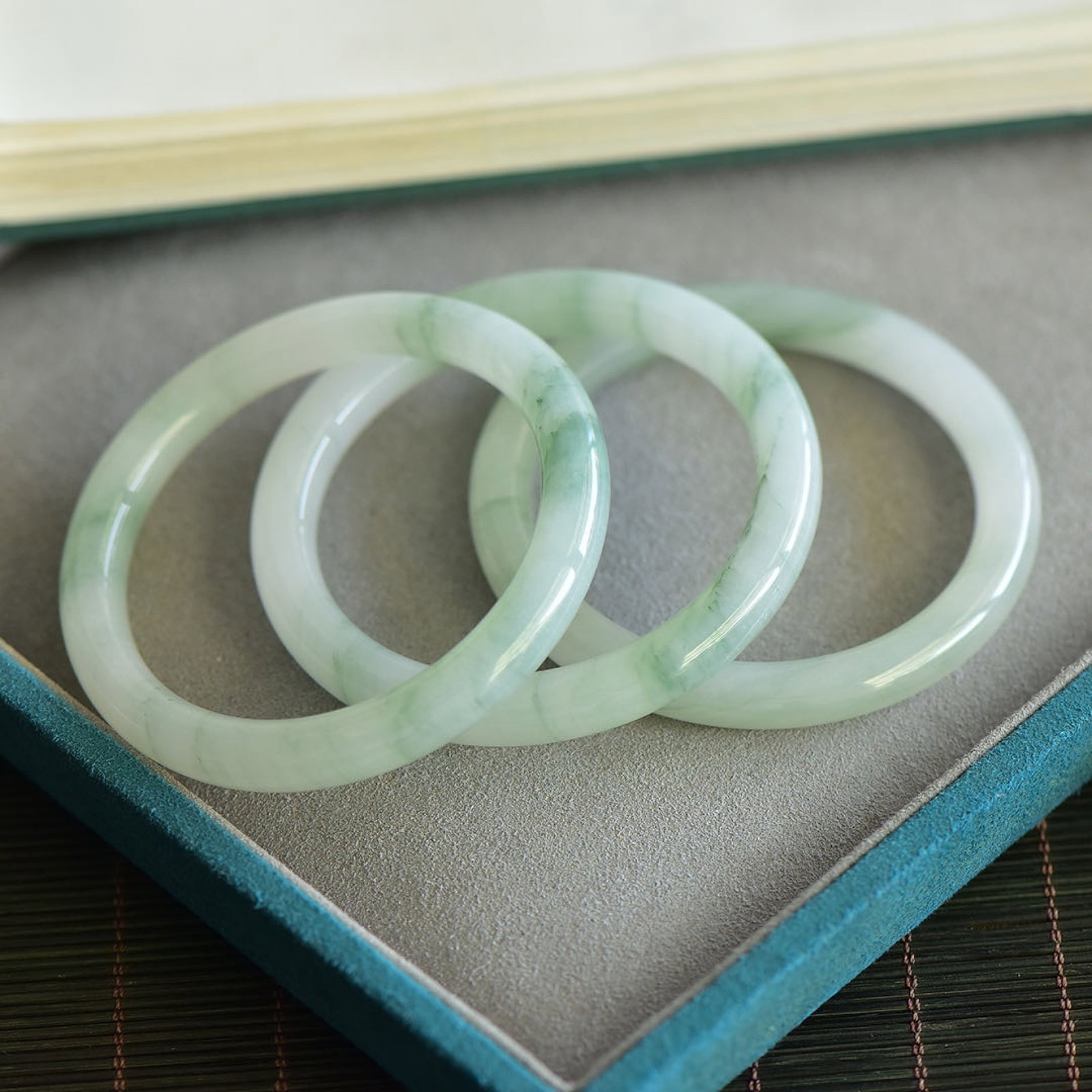 An Exquisite White Jade Bracelets - 4