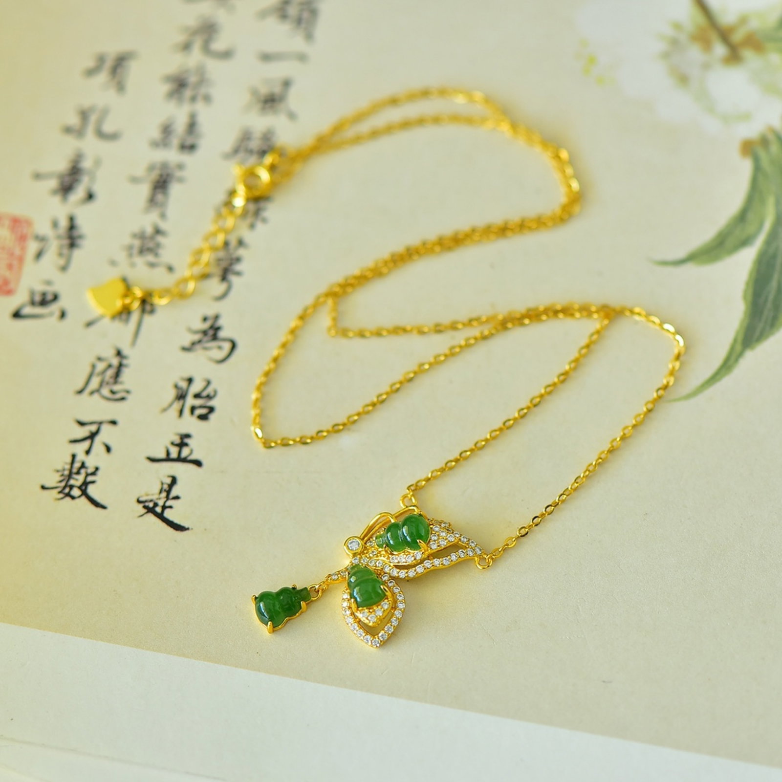 An Exquisite Sterling Silver-Gold Plated Inlaid Jasper Pendant,Inlaid Diamond: An Exquisite Sterling Silver-Gold Plated Inlaid Jasper Pendant,Inlaid Diamond,Size:5mmx7mm 纯银镀金镶碧玉吊坠,嵌钻石