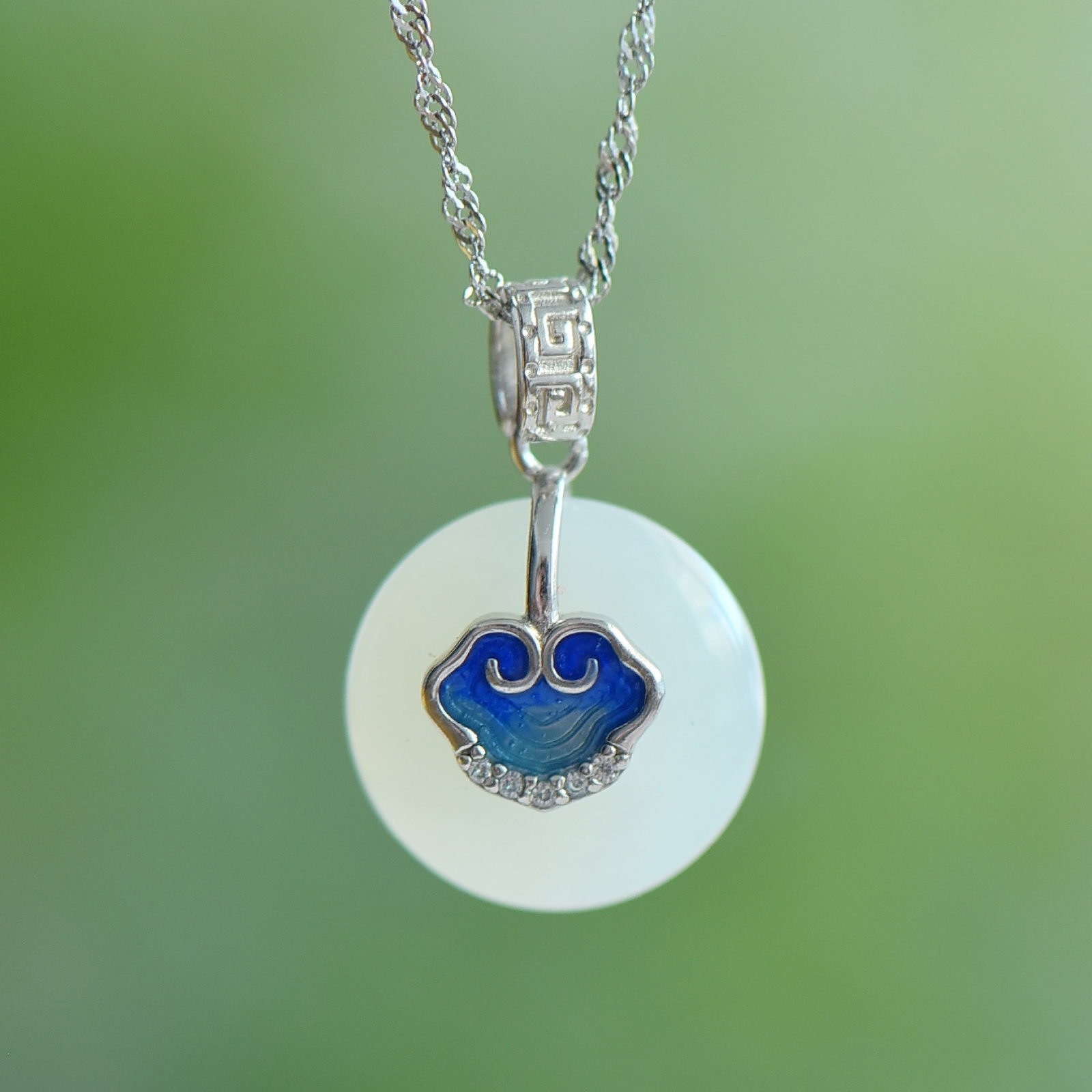 An Exquisite Sterling Silver Inlaid White Jade Enamel Pendant: An Exquisite Sterling Silver Inlaid White Jade Enamel Pendant,纯银镶白玉珐琅吊坠