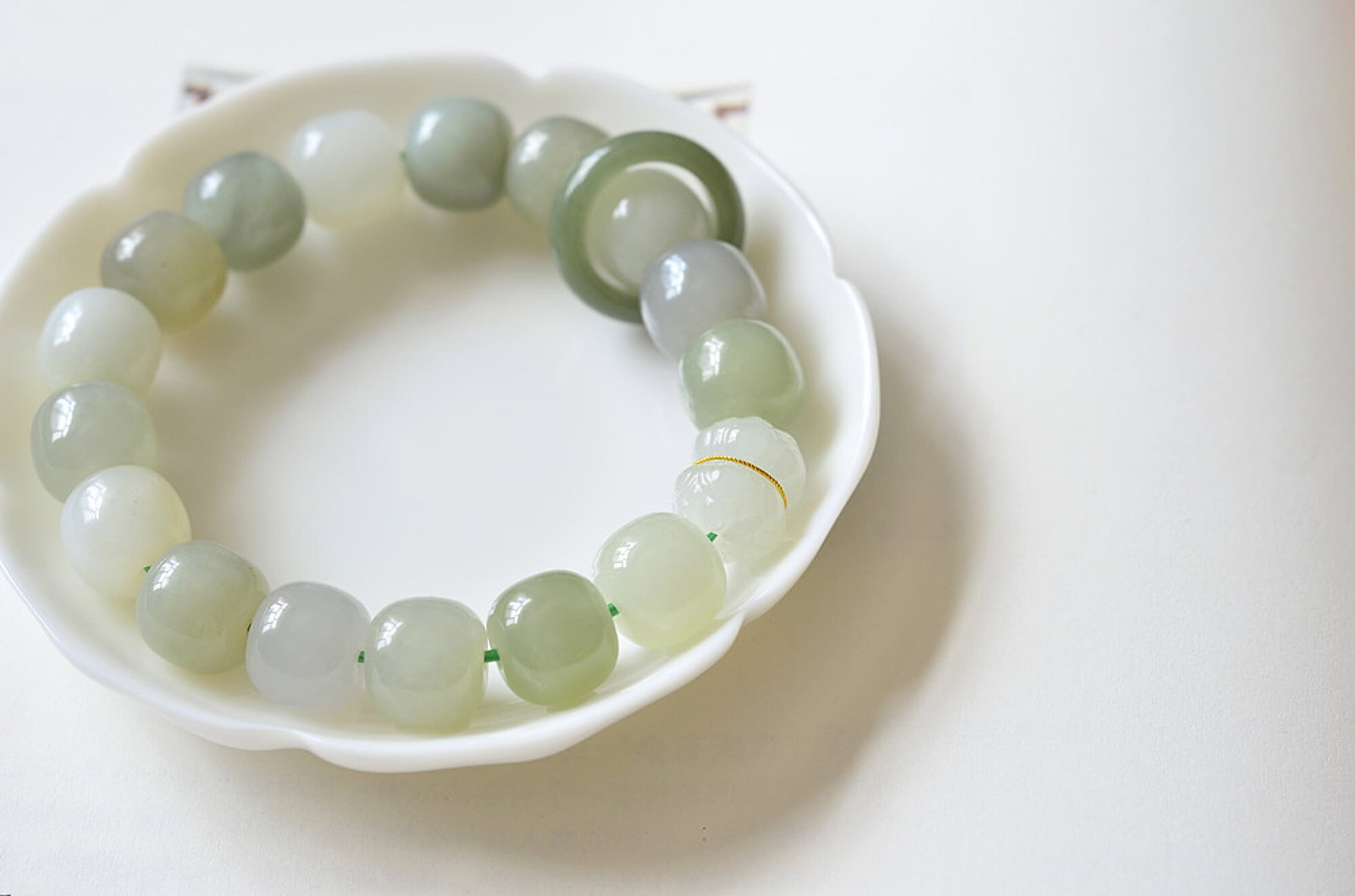 An Exquisite Greenish Jade Bracelets - 2