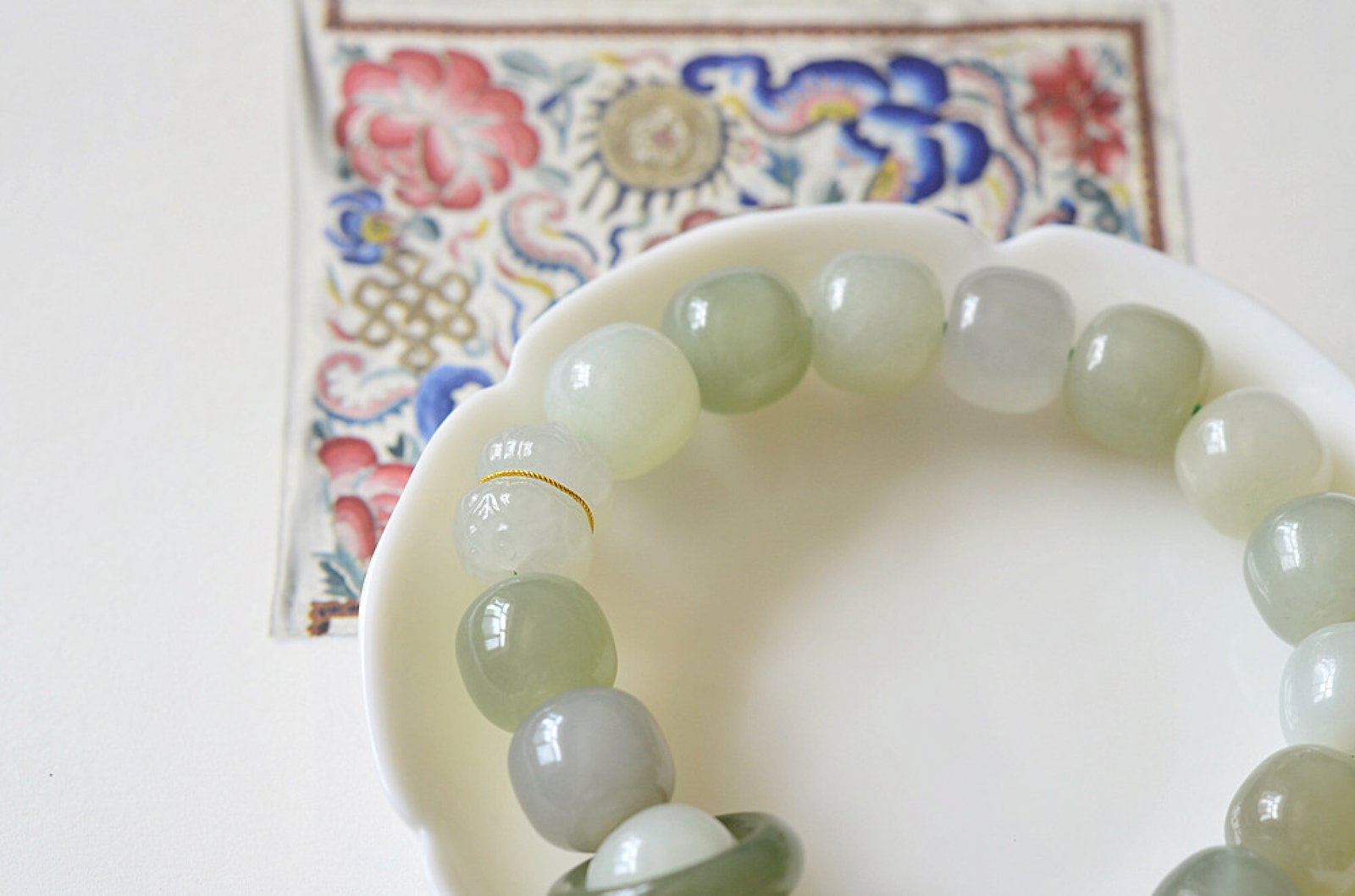 An Exquisite Greenish Jade Bracelets - 4