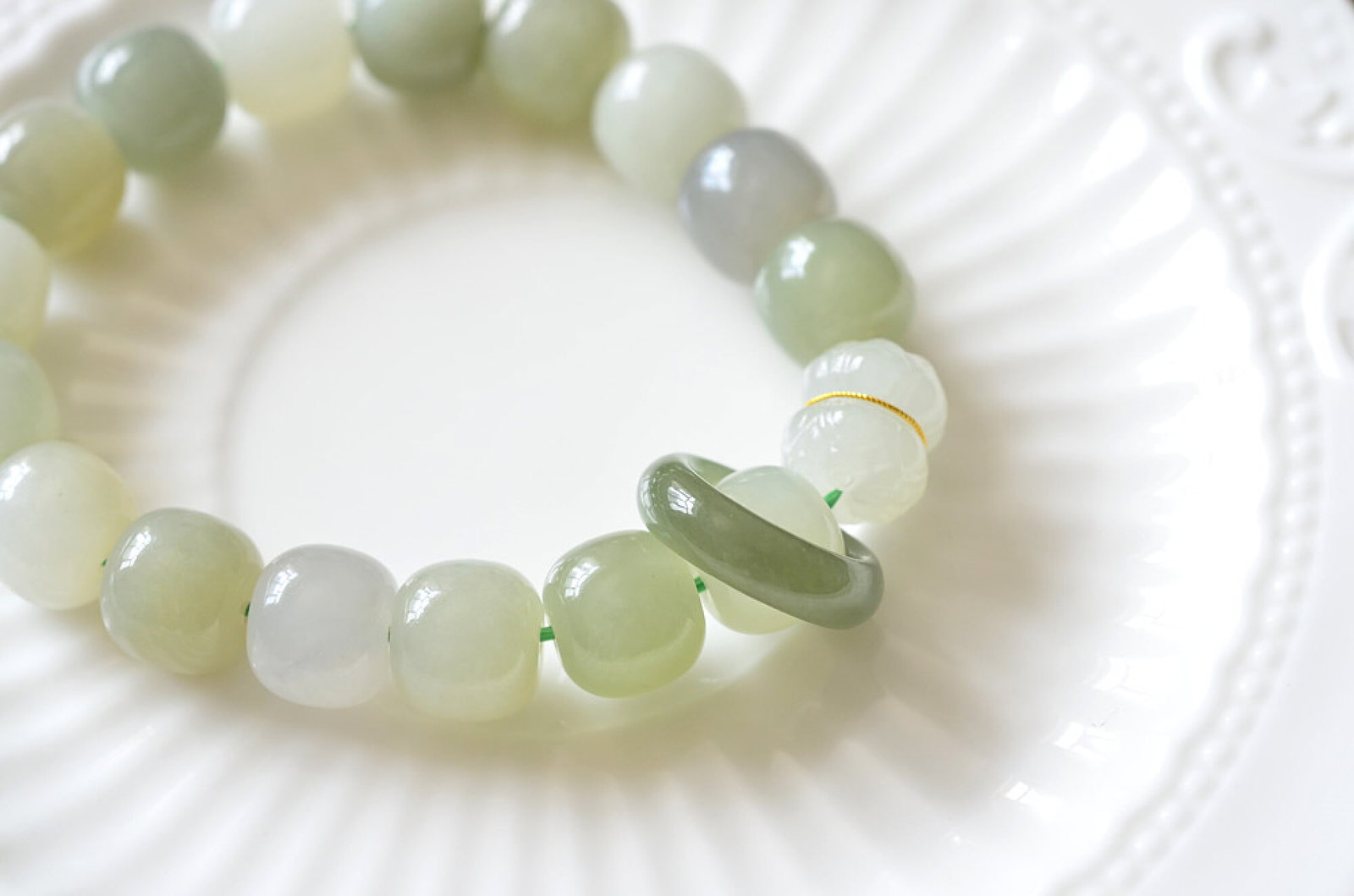 An Exquisite Greenish Jade Bracelets - 5