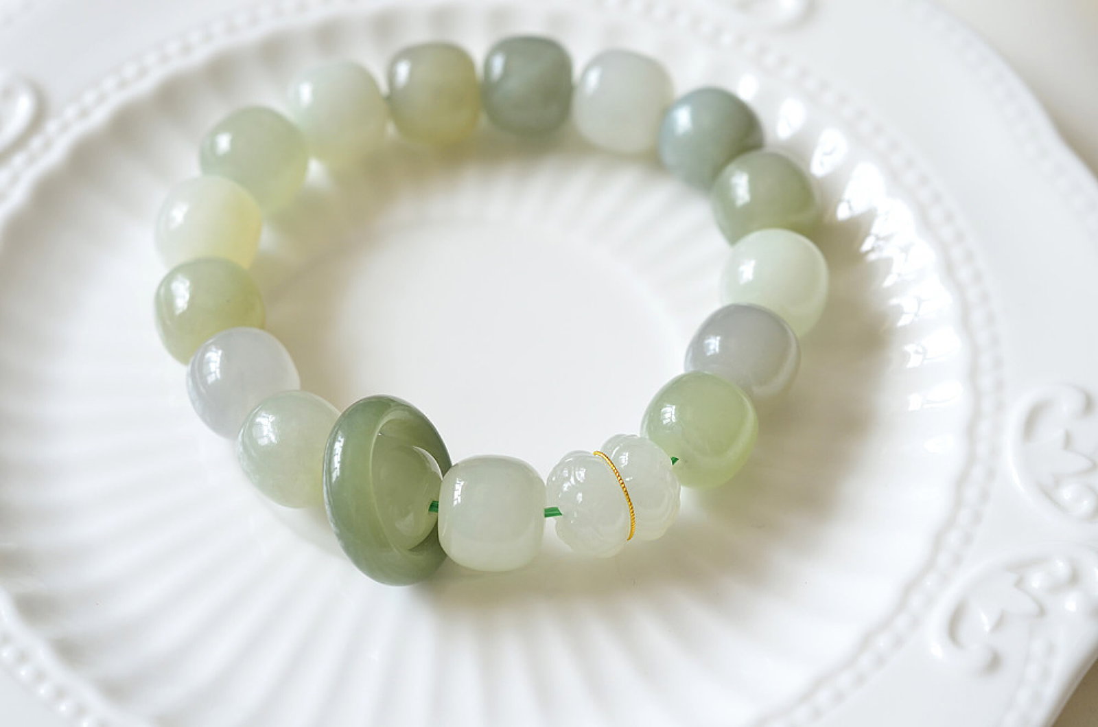 An Exquisite Greenish Jade Bracelets - 6