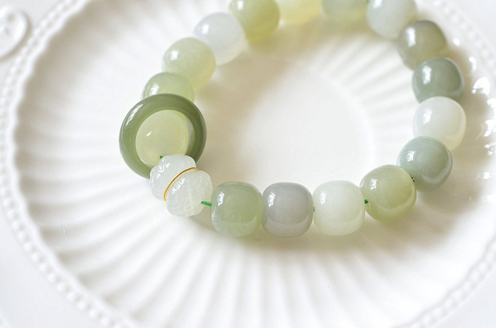 An Exquisite Greenish Jade Bracelets - 7