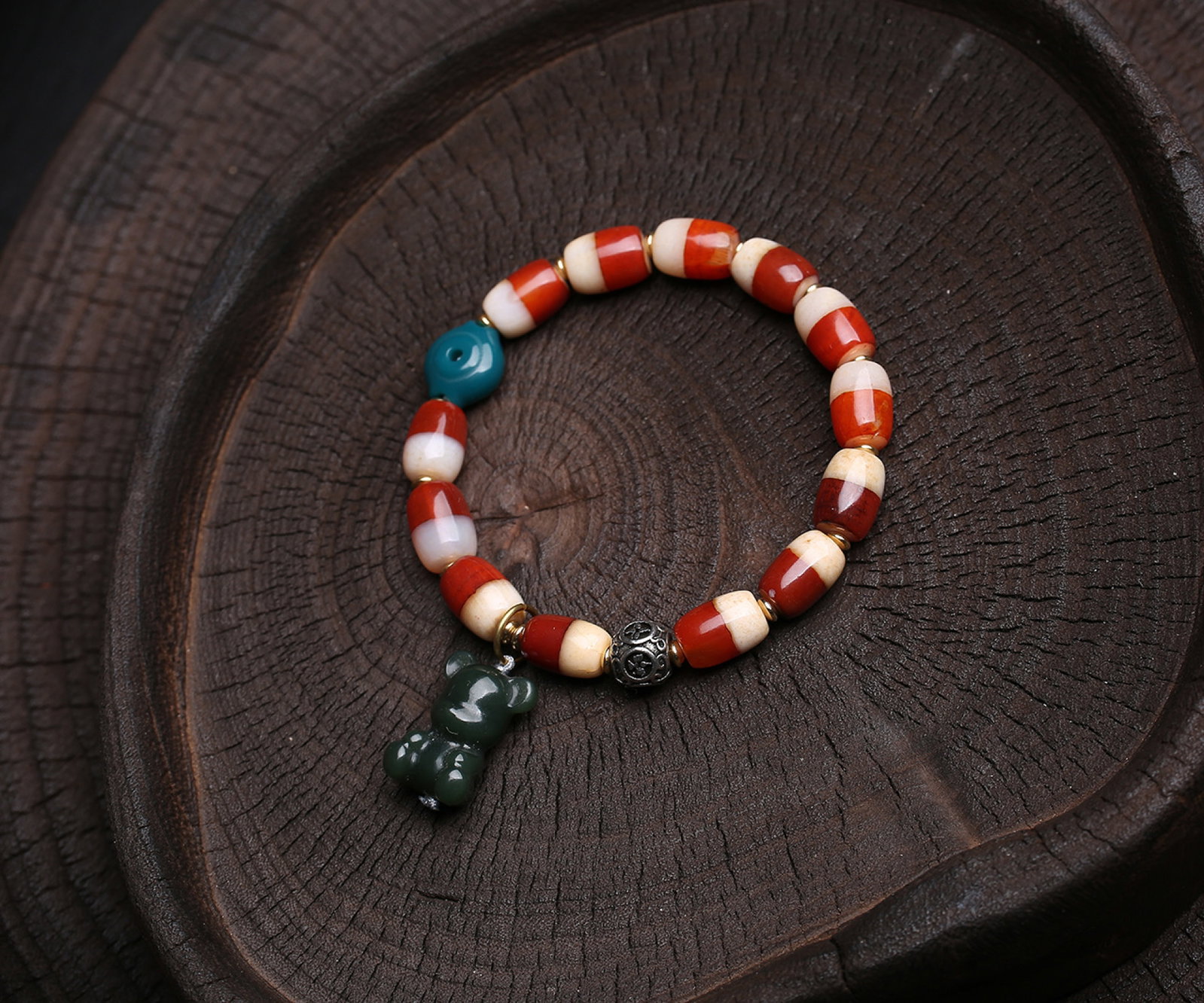 An Exquisite Agate Bracelets: An Exquisite Agate Bracelets,Size:12mmx8mm,Weight:29.2g 玛瑙手串