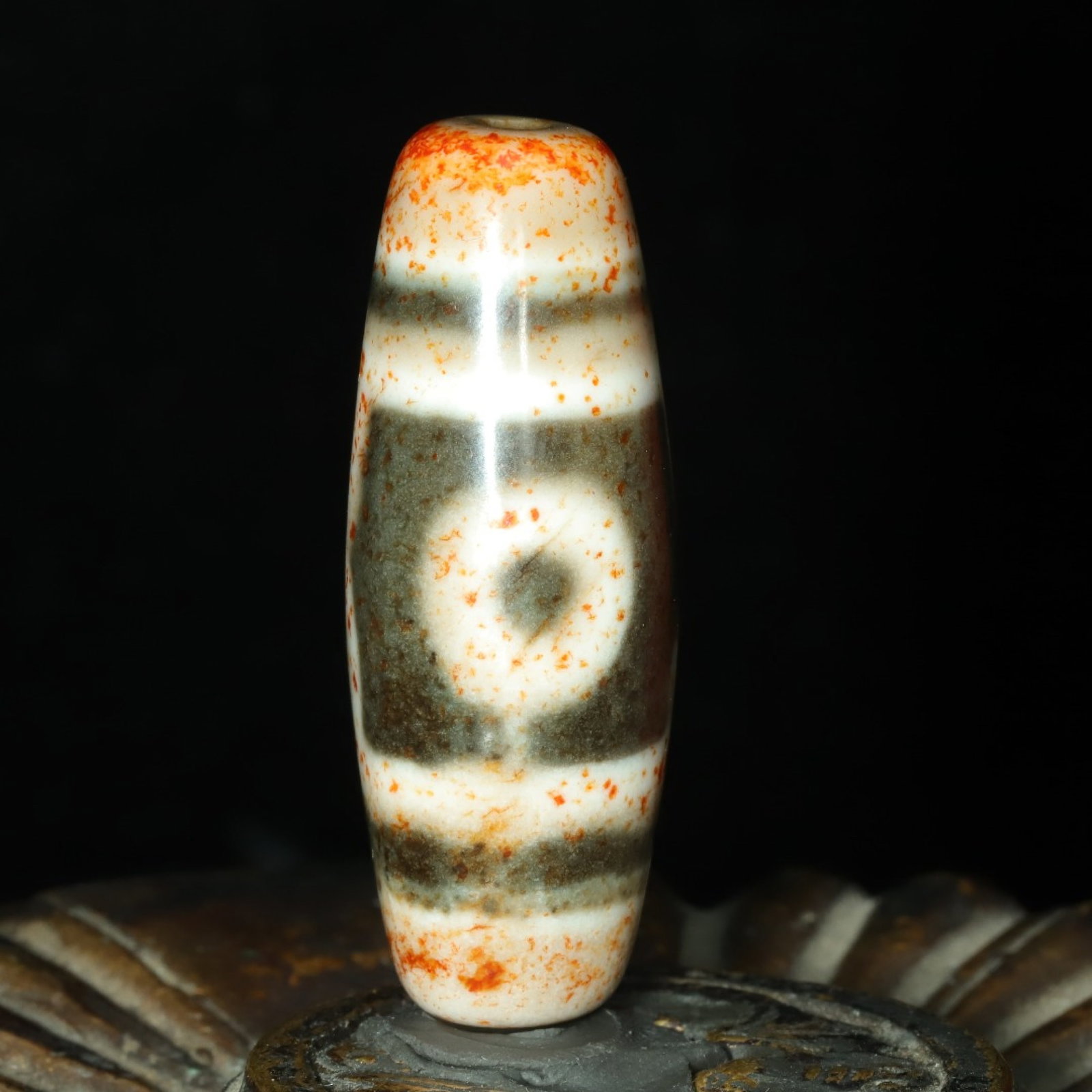 An Exquisite Three Eyes Dzi Bead Pendant - 4