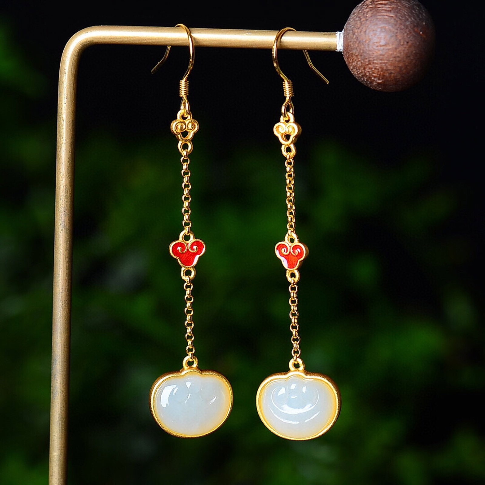A Pair of Exquisite Sterling Silver-Gold Plated Inlaid White Jade Earrings: A Pair of Exquisite Sterling Silver-Gold Plated Inlaid White Jade Earrings,Size:10mmx12mm 一对纯银镀金镶白玉耳环