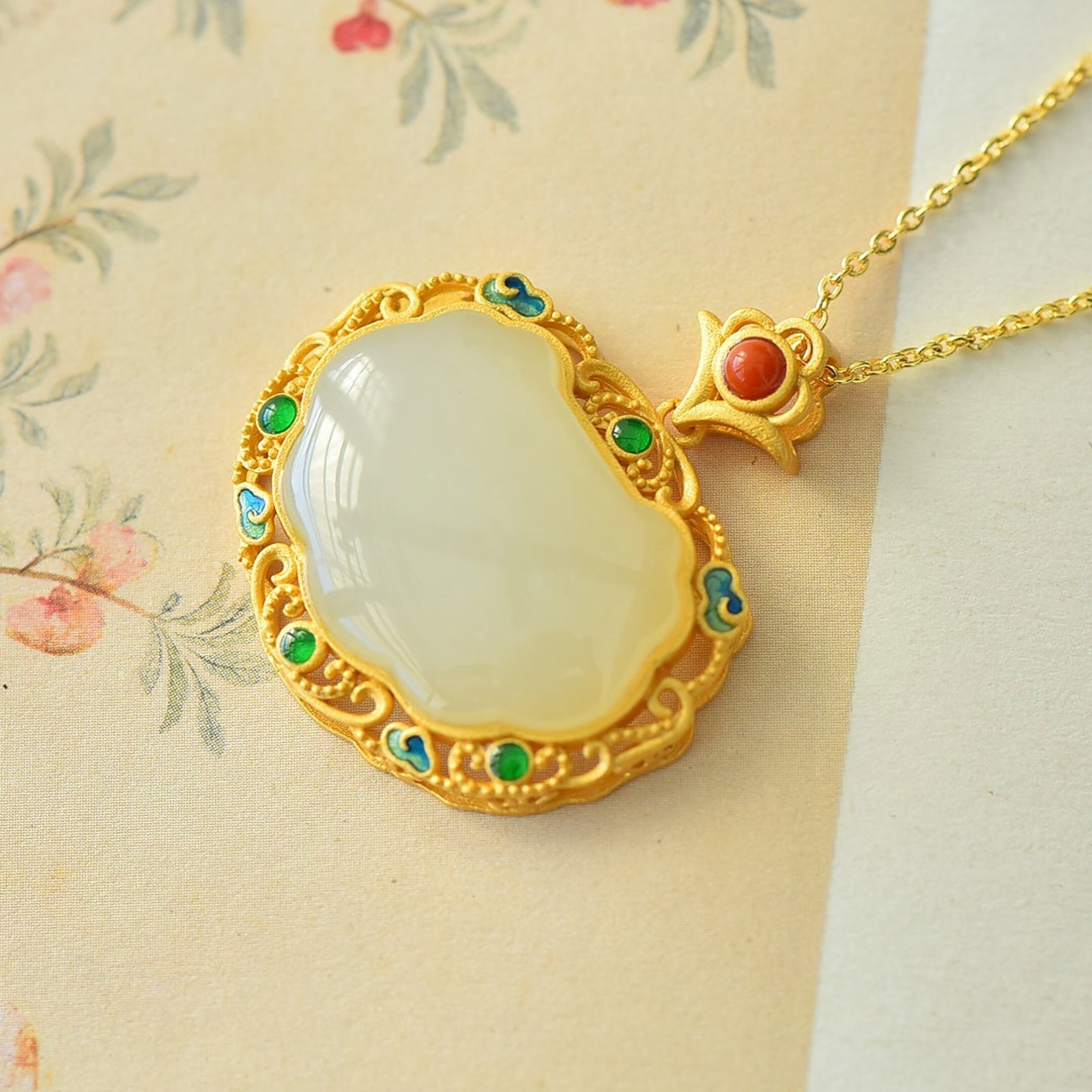 An Exquisite Sterling Silver-Gold Plated Inlaid White Jade Pendant: An Exquisite Sterling Silver-Gold Plated Inlaid White Jade Pendant 纯银镀金镶白玉吊坠