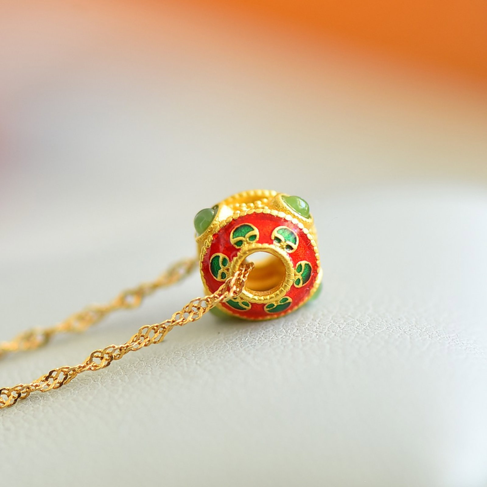 An Exquisite Sterling Silver-Gold Plated Inlaid Jasper Enamel Pendant: Sterling Silver-Gold Plated Inlaid Jasper Enamel Pendant,Size:2mmx2mm 纯银镀金镶碧玉珐琅吊坠,尺寸:2mmx2mm