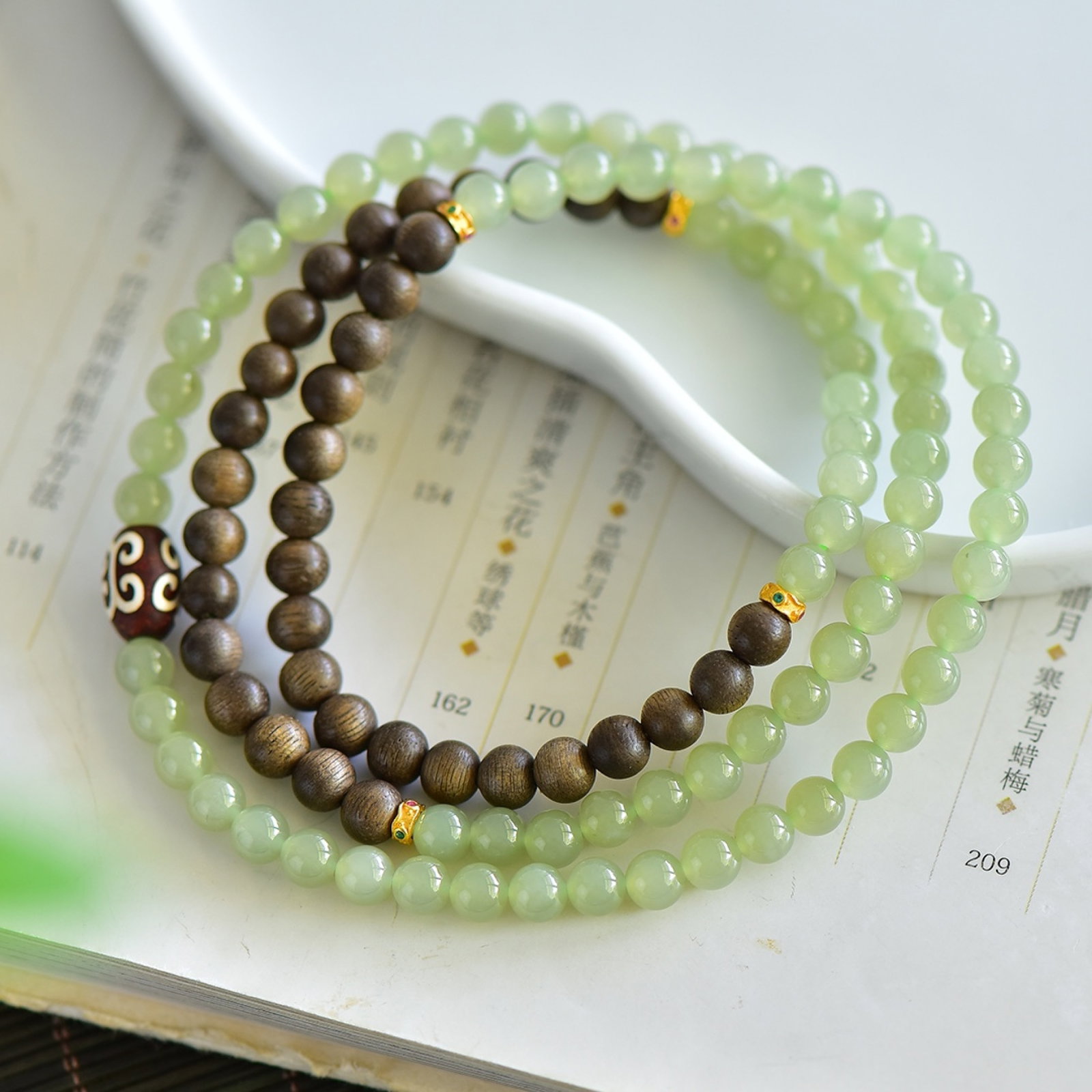 An Exquisite Greenish Jade Eaglewood Bracelets: An Exquisite Greenish Jade Eaglewood Bracelets,Size:6mm 青白玉沉香木手串