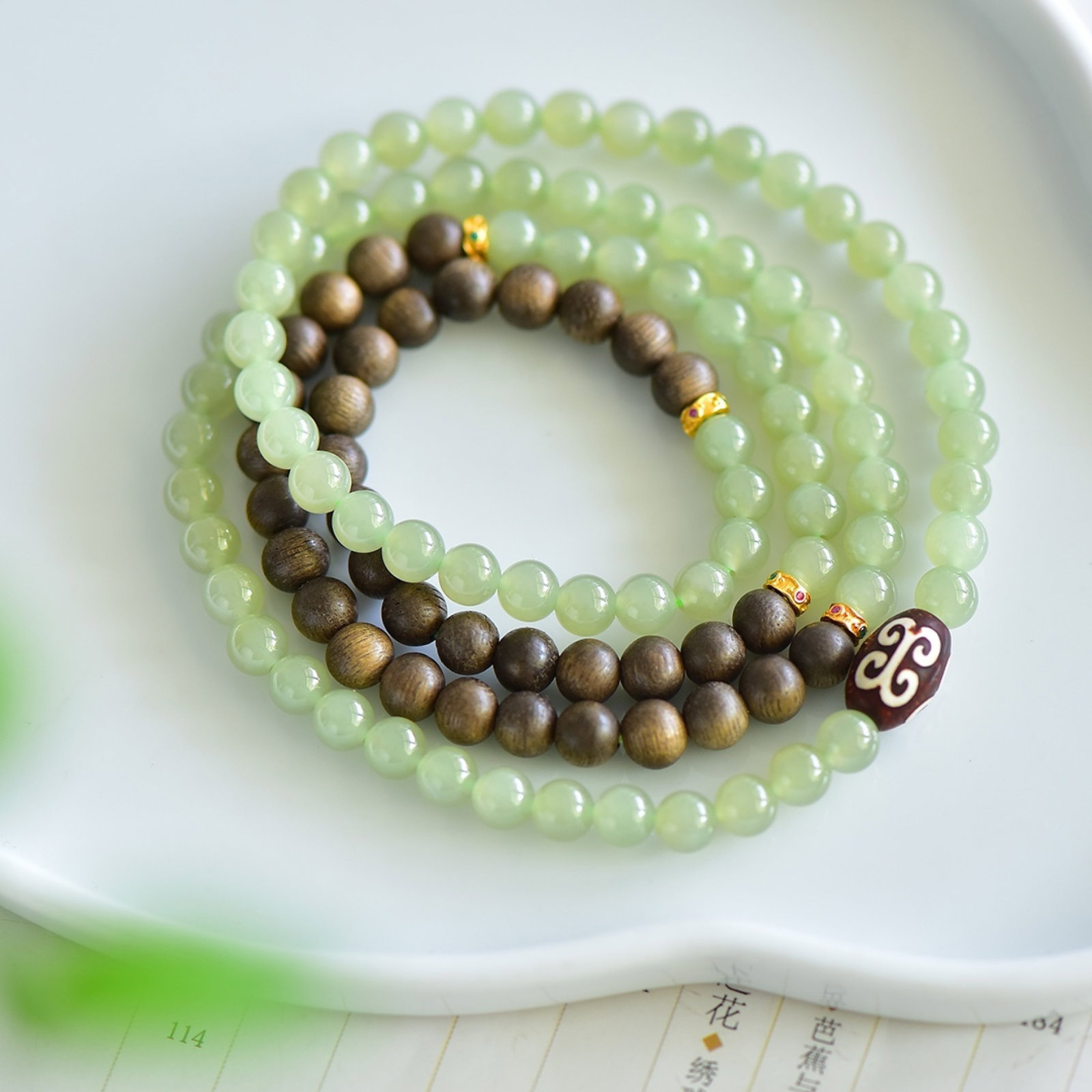 An Exquisite Greenish Jade Eaglewood Bracelets - 2