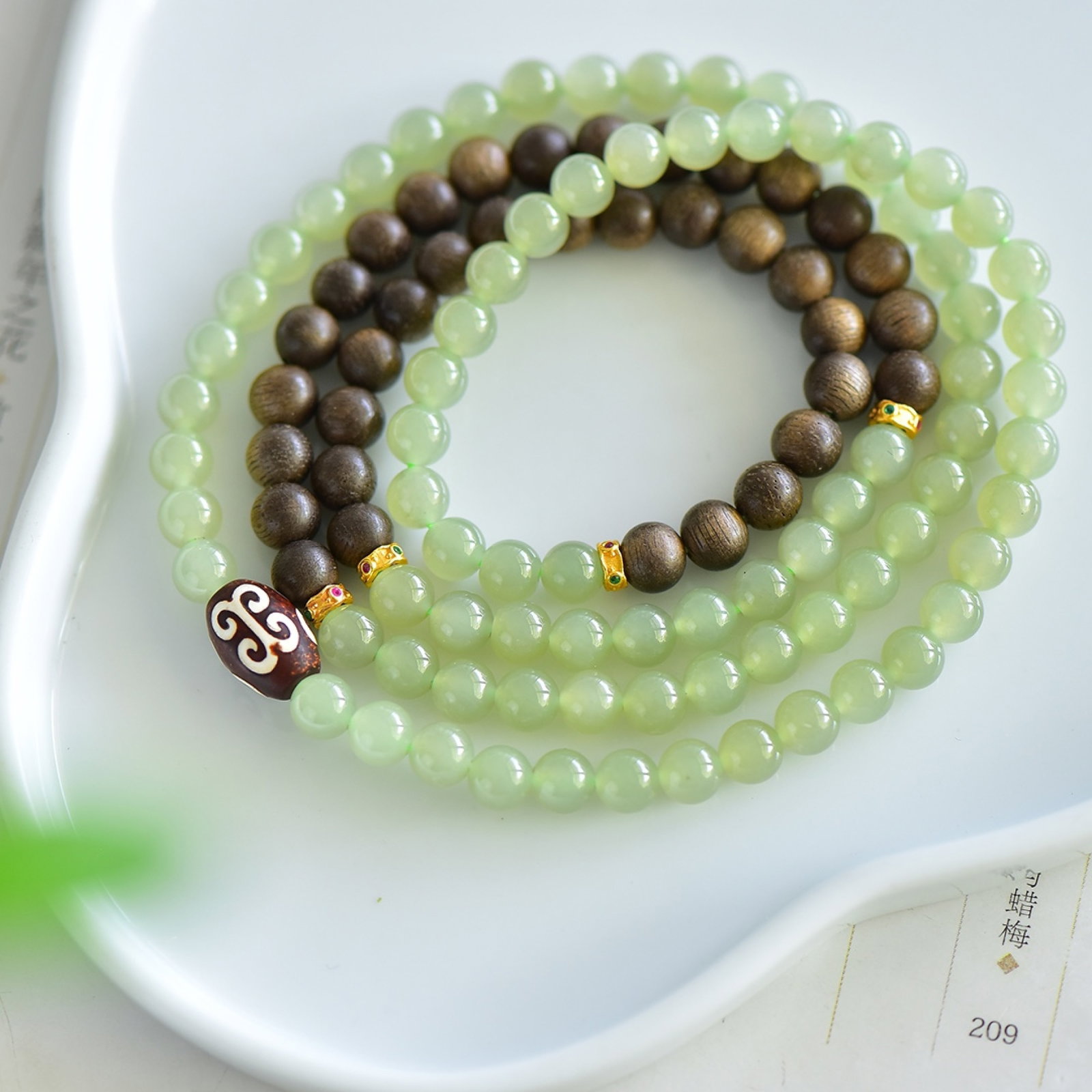 An Exquisite Greenish Jade Eaglewood Bracelets - 3