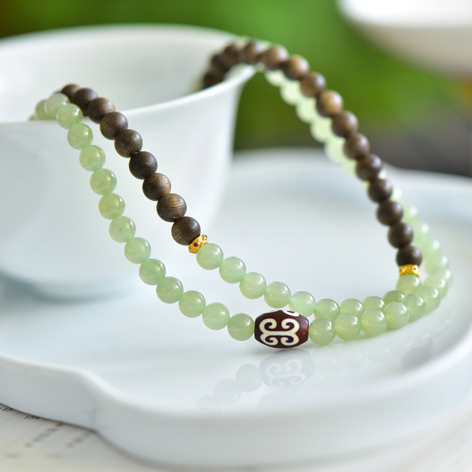 An Exquisite Greenish Jade Eaglewood Bracelets - 5