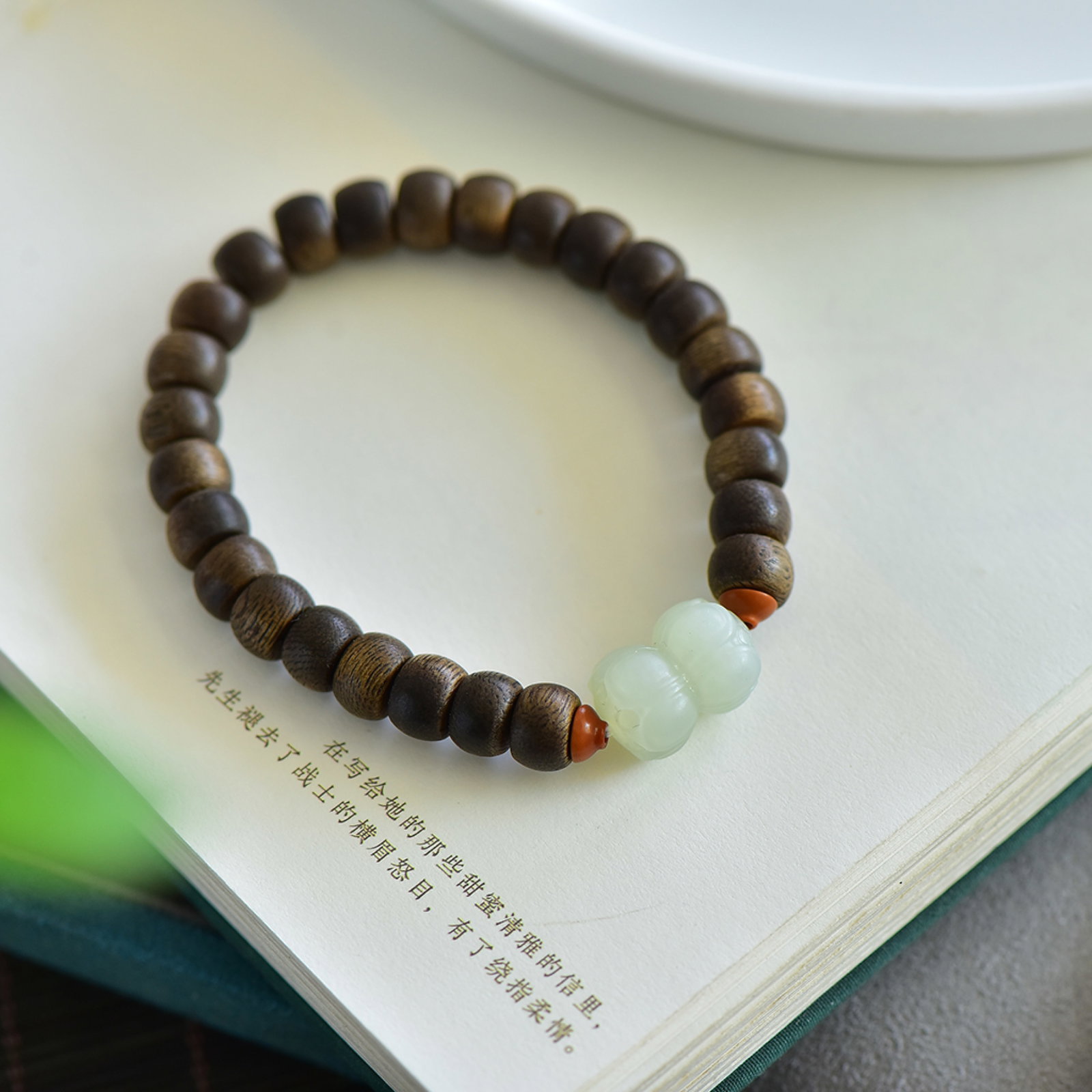 An Exquisite White Jade Eaglewood Bracelets - 4