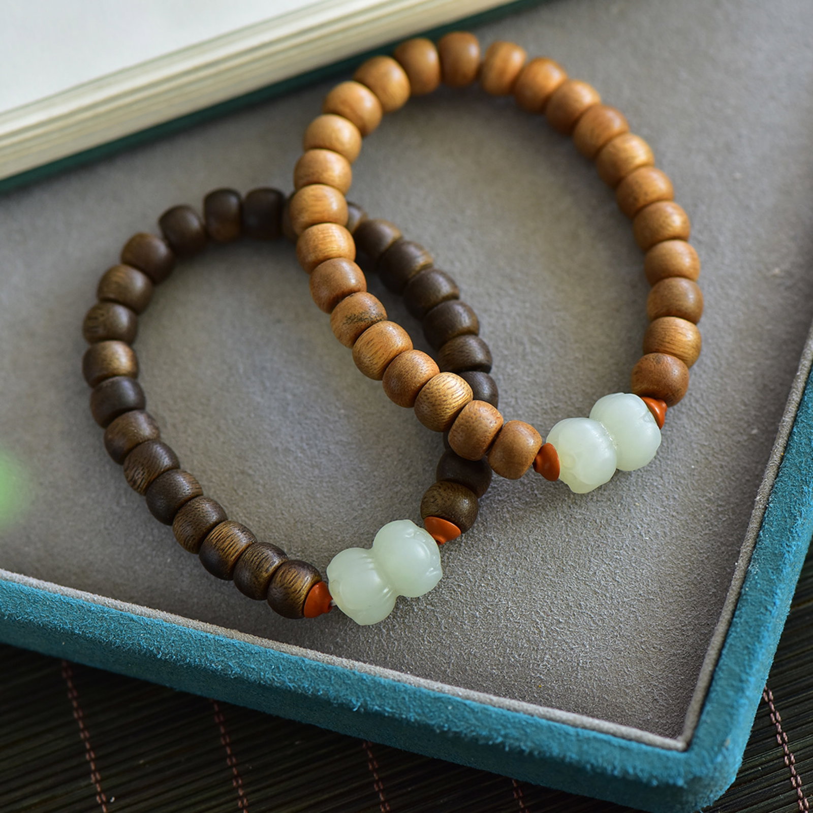 An Exquisite White Jade Eaglewood Bracelets - 5