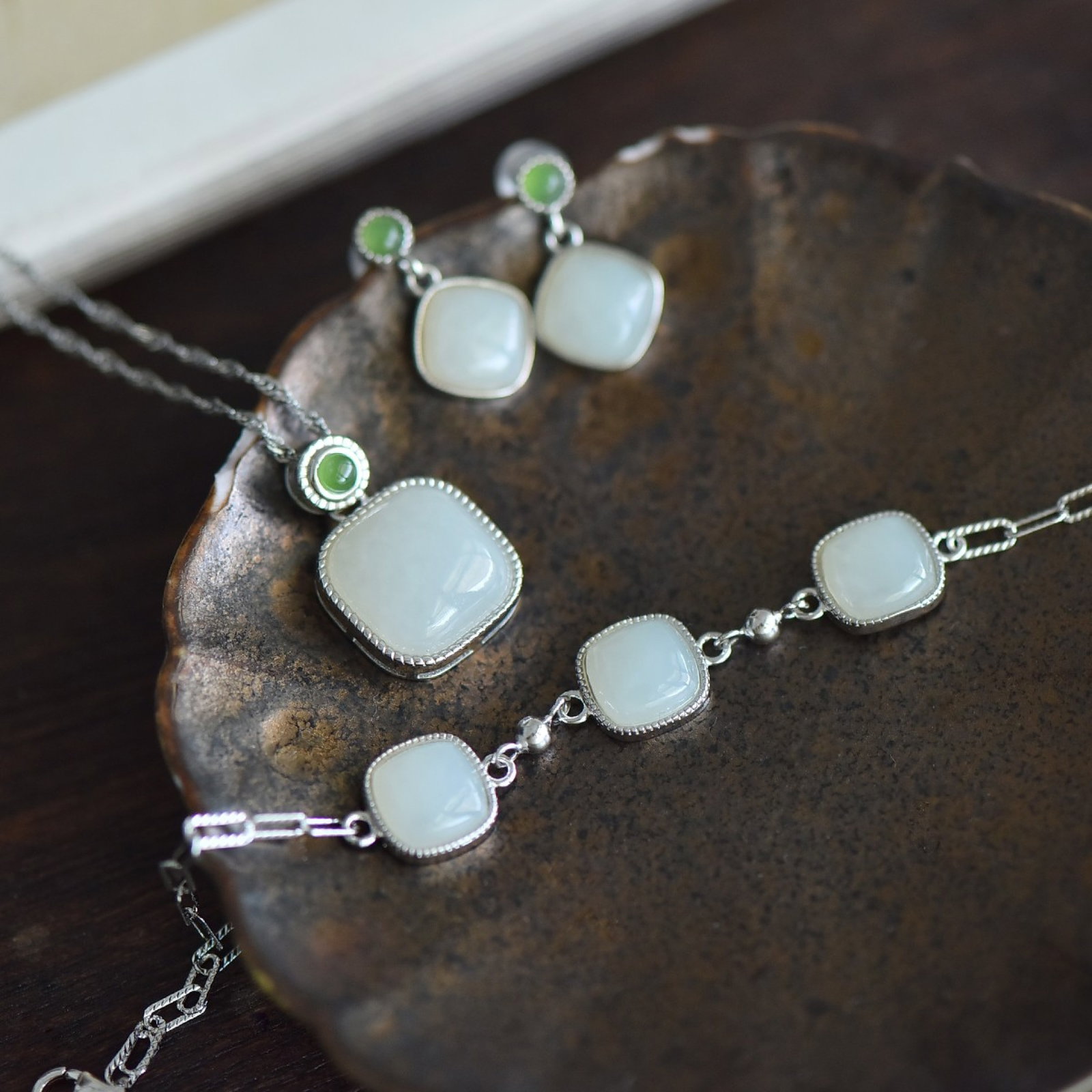 A Set of Fine Sterling Silver Inlaid White Jade Jewelries: A Set of Fine Sterling Silver Inlaid White Jade Jewelries 一套纯银镶白玉首饰