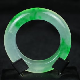 An Exquisite Jadeite Bracelets