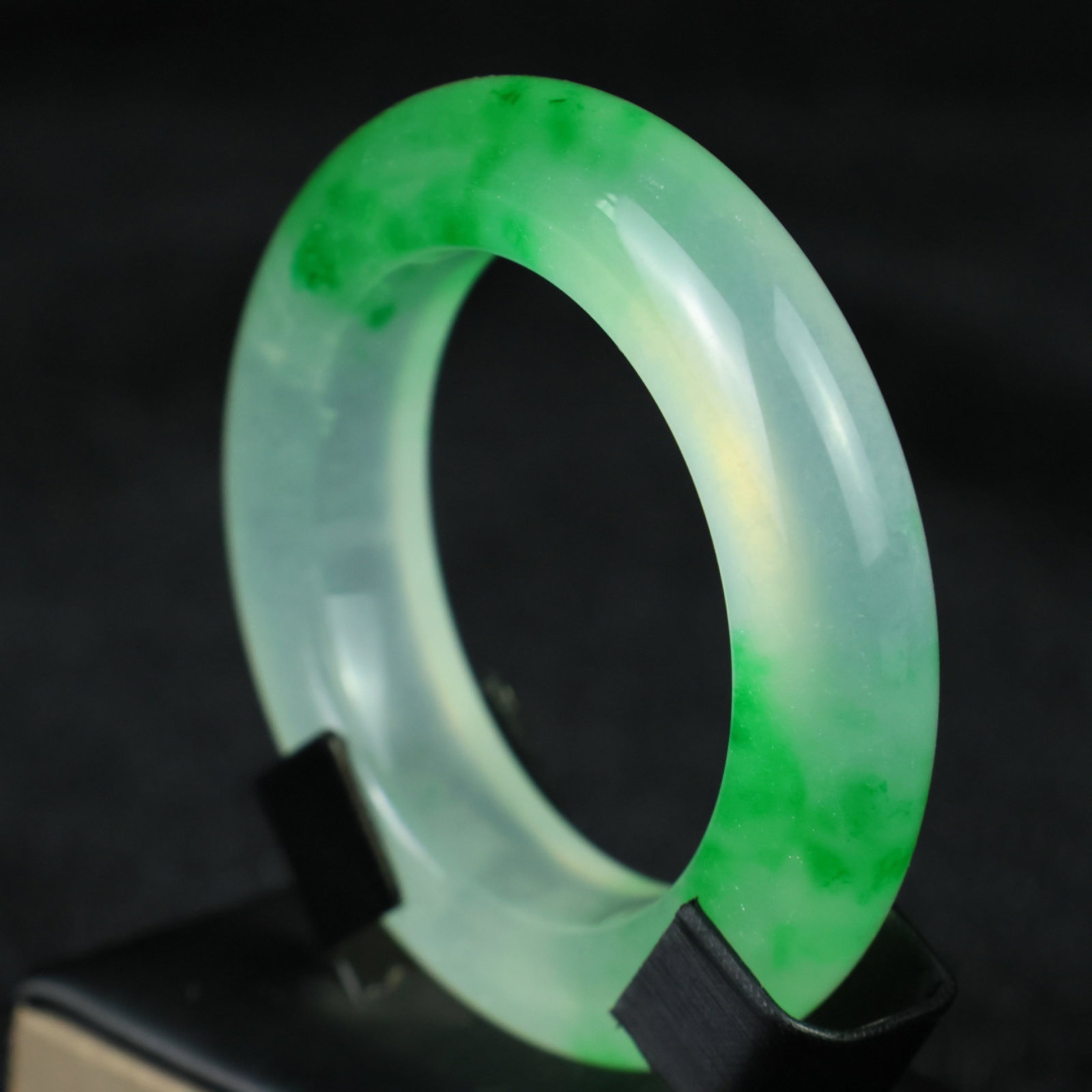 An Exquisite Jadeite Bracelets - 4