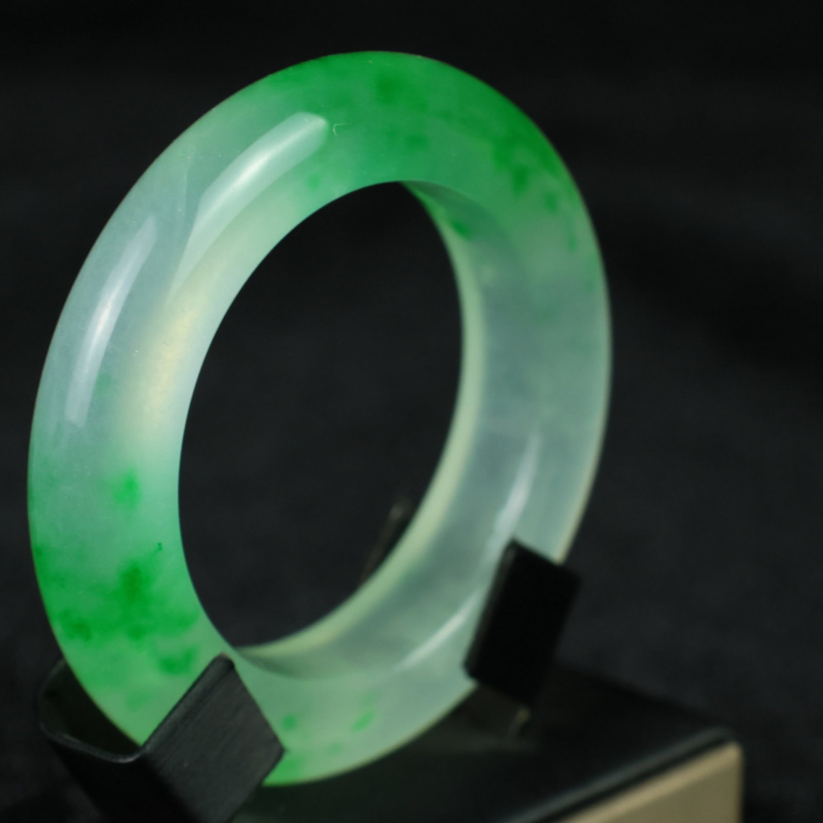 An Exquisite Jadeite Bracelets - 5