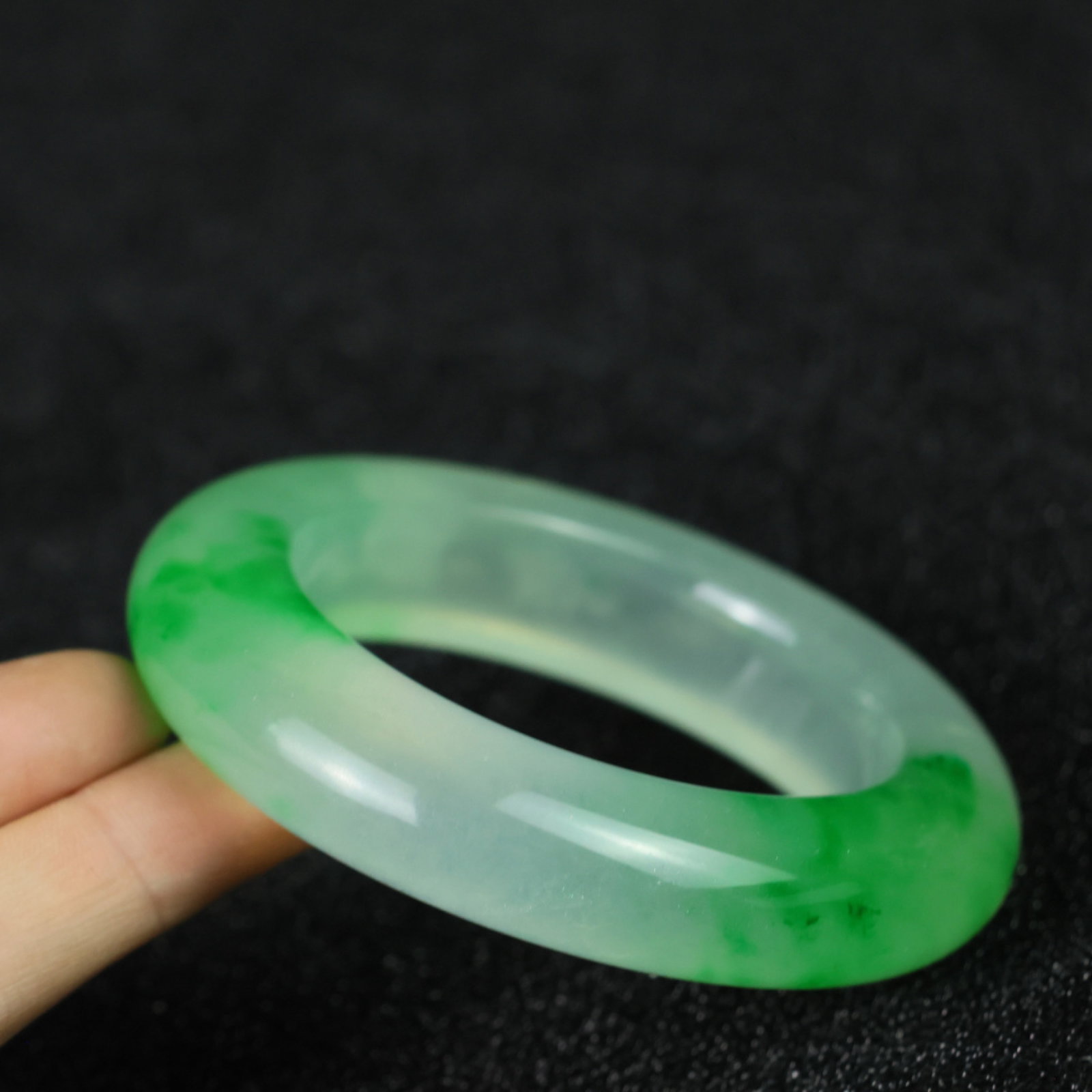 An Exquisite Jadeite Bracelets - 8