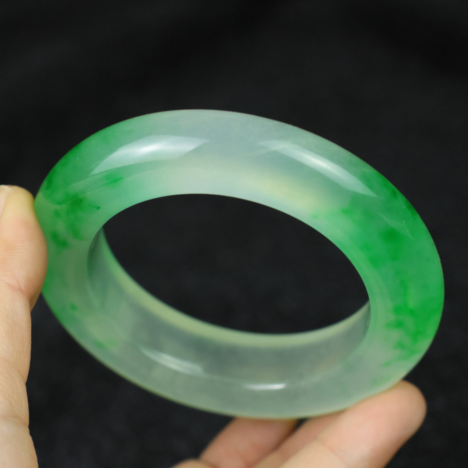 An Exquisite Jadeite Bracelets - 9