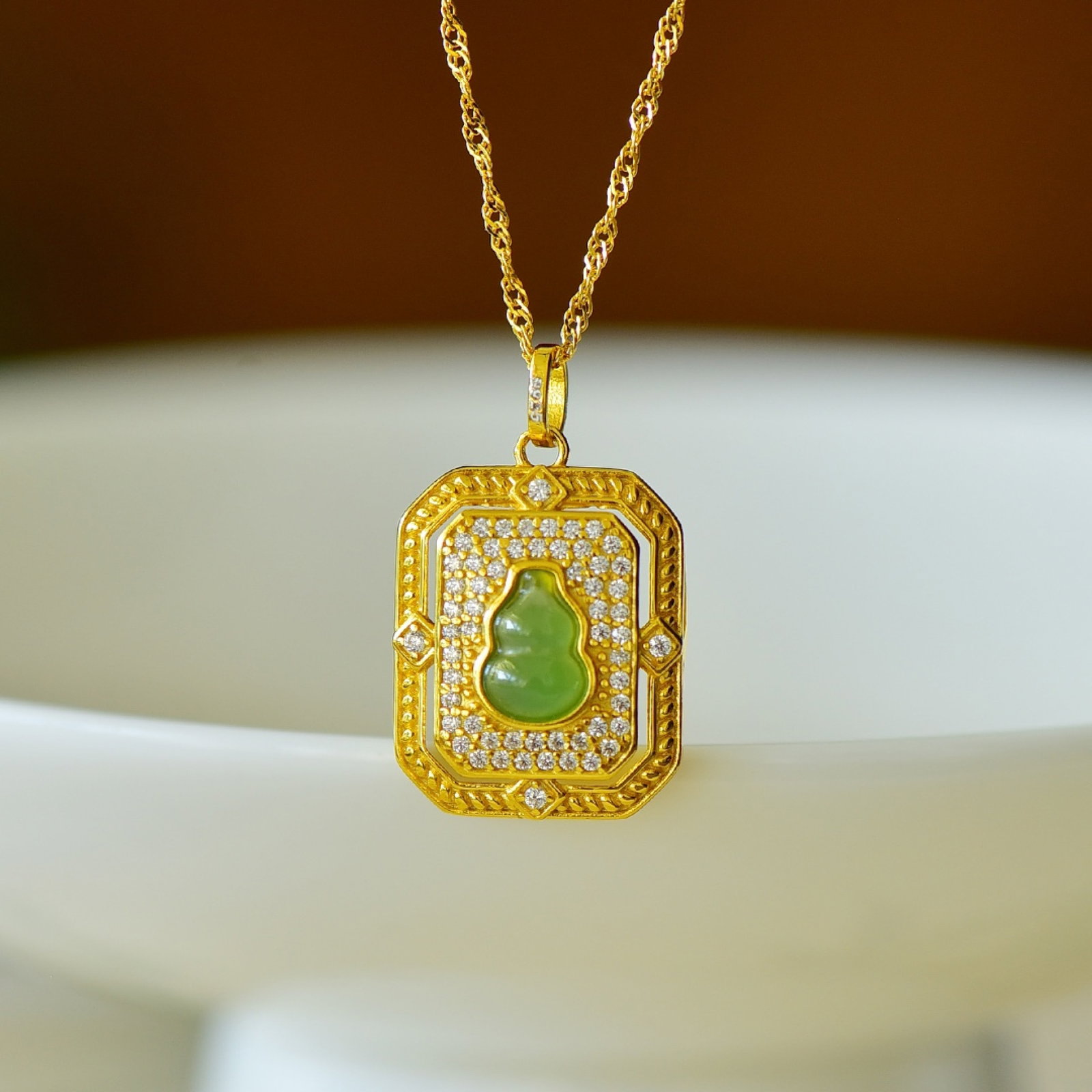 An Exquisite Sterling Silver-Gold Plated Inlaid Jasper Gourd Pendant,Inlaid Diamond: An Exquisite Sterling Silver-Gold Plated Inlaid Jasper Gourd Pendant,Inlaid Diamond,Size:5mmx7mm