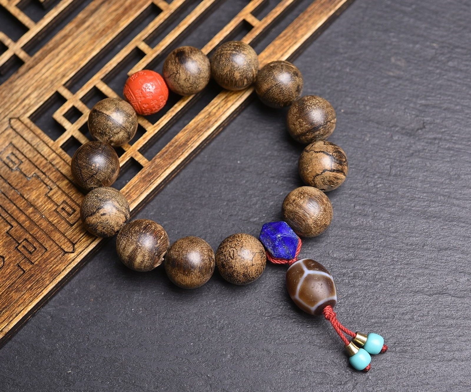 An Exquisite Eaglewood Bracelets,With Lapis Lazuli - 2