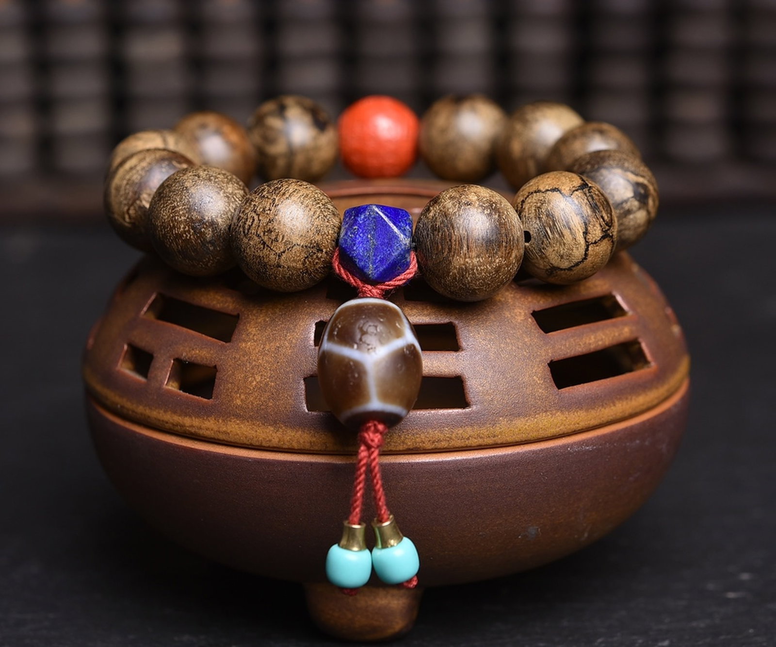 An Exquisite Eaglewood Bracelets,With Lapis Lazuli - 3