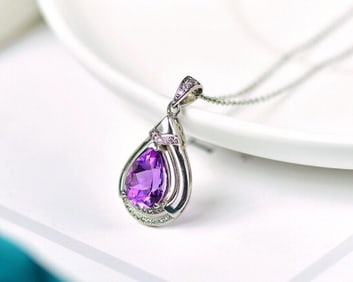 An Exquisite Sterling Silver Inlaid Crystal Pendant,Inlaid Gems