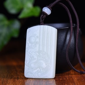 An Exquisite White Jade Auspicious Beast Pattern Pendant