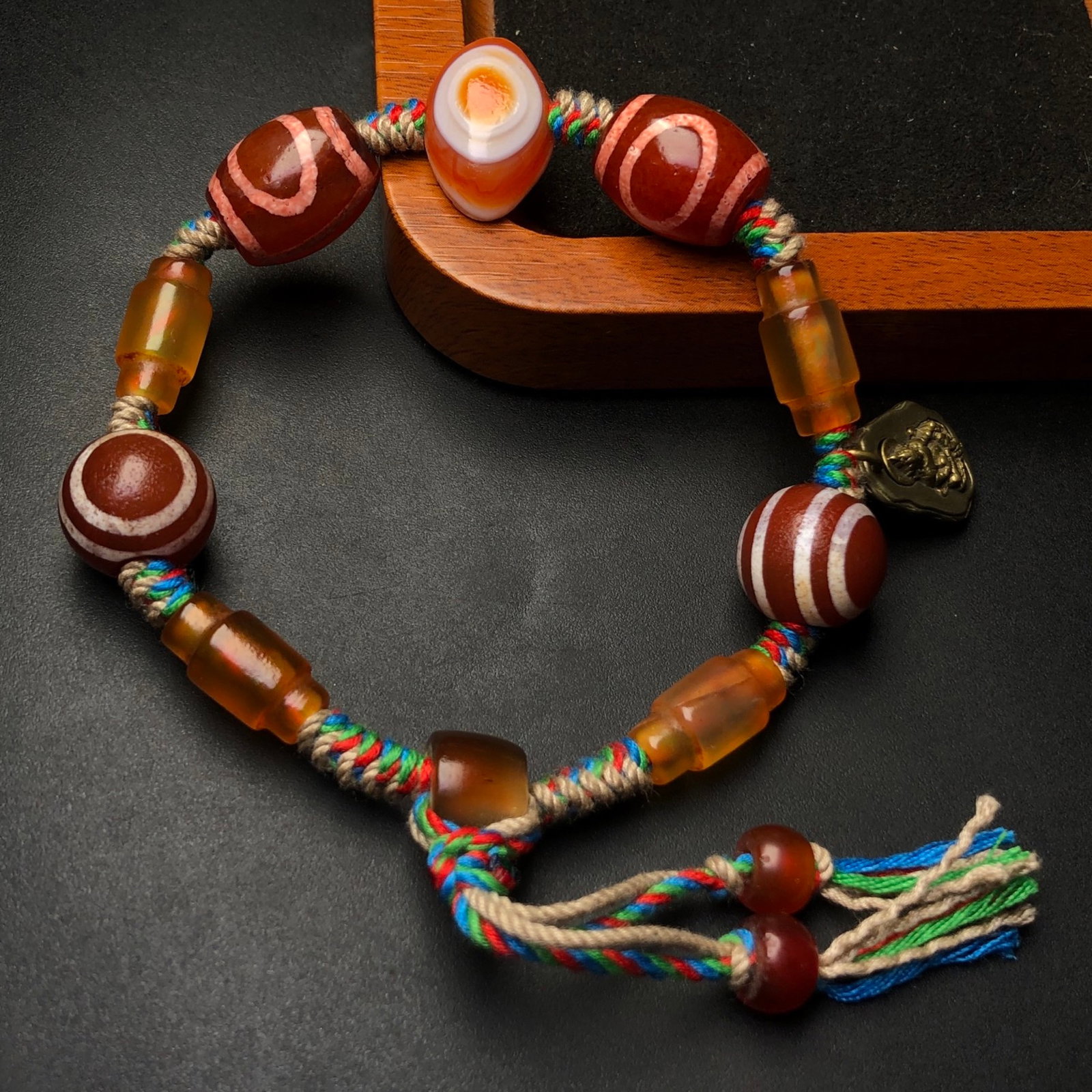 An Exquisite Inlaid Bronze Dzi Bead Bracelets: An Exquisite Inlaid Bronze Dzi Bead Bracelets,Size:21mmx12mmx7mm,16mmx13mm 镶铜天珠手串